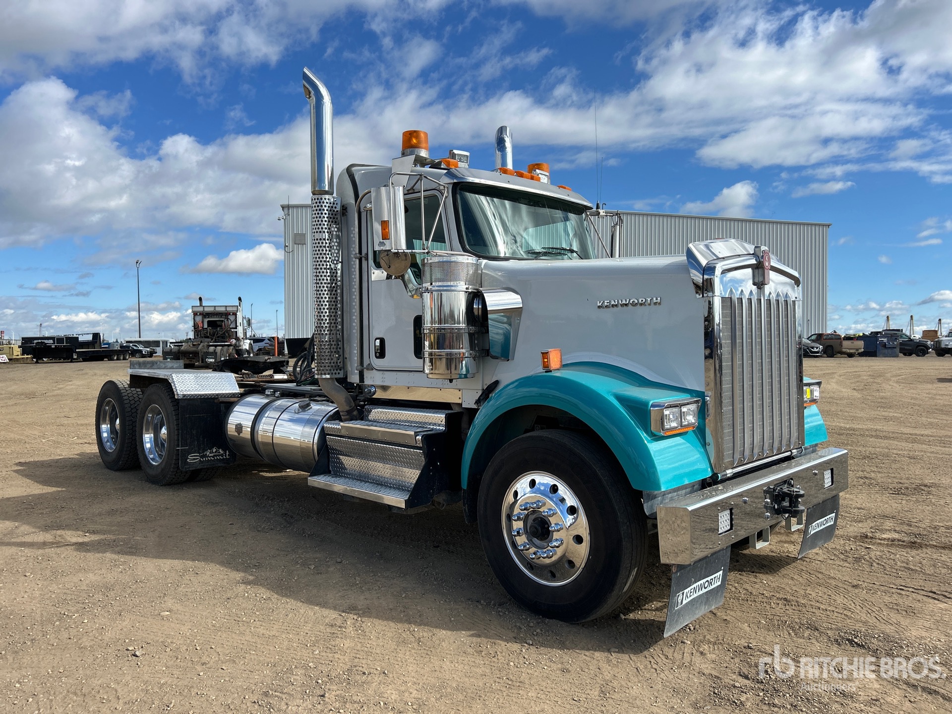 2025 Kenworth W900