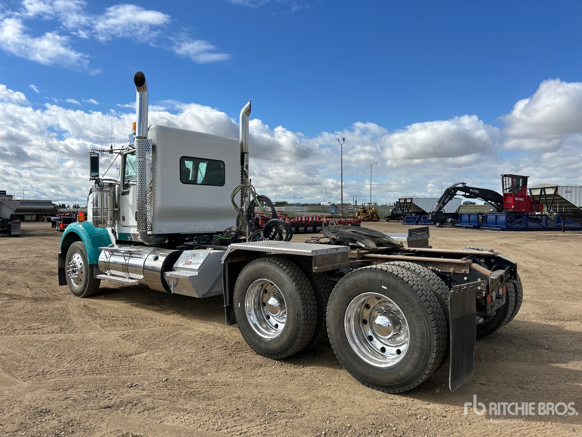 2025 Kenworth W900