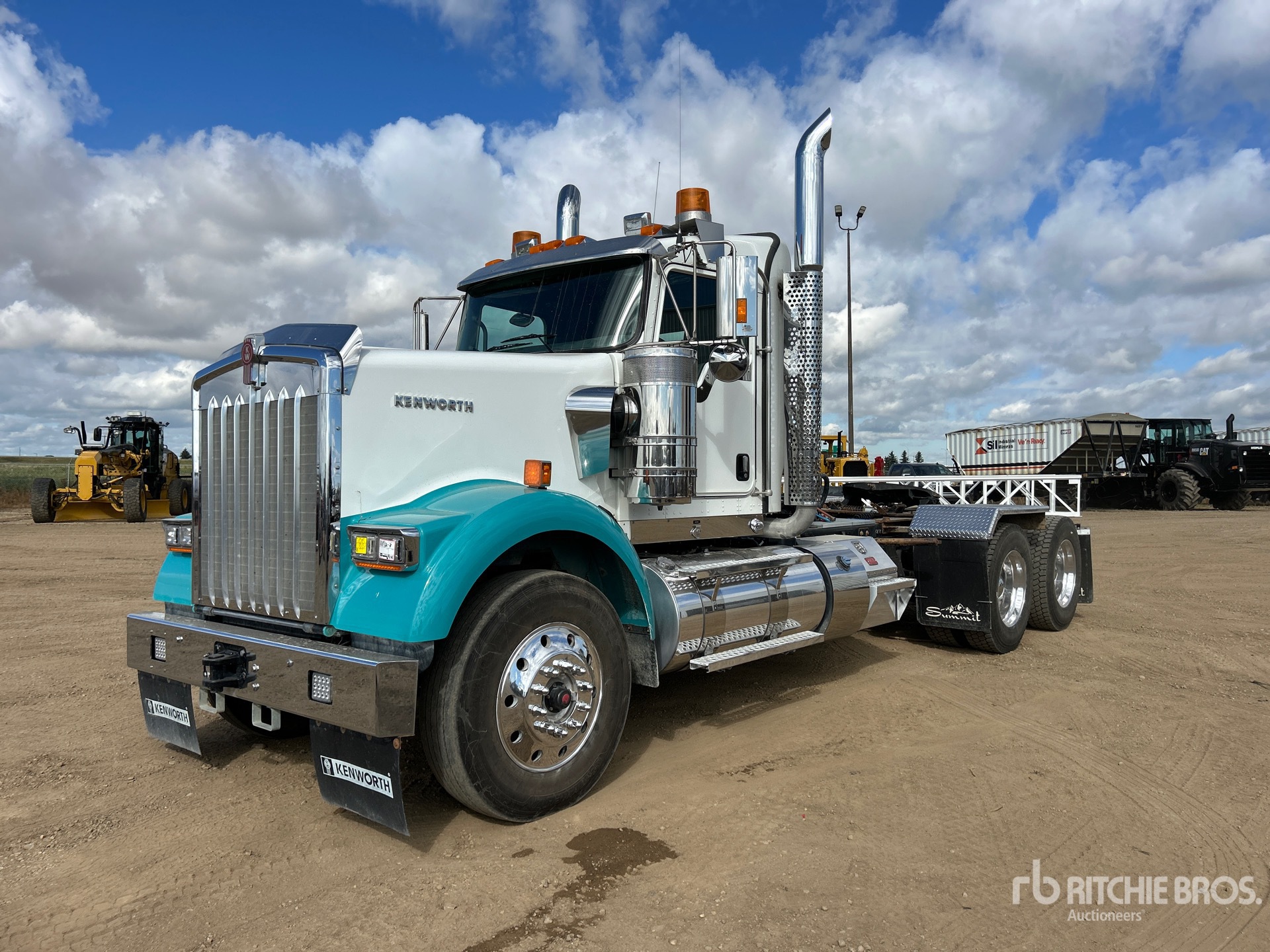 2025 Kenworth W900