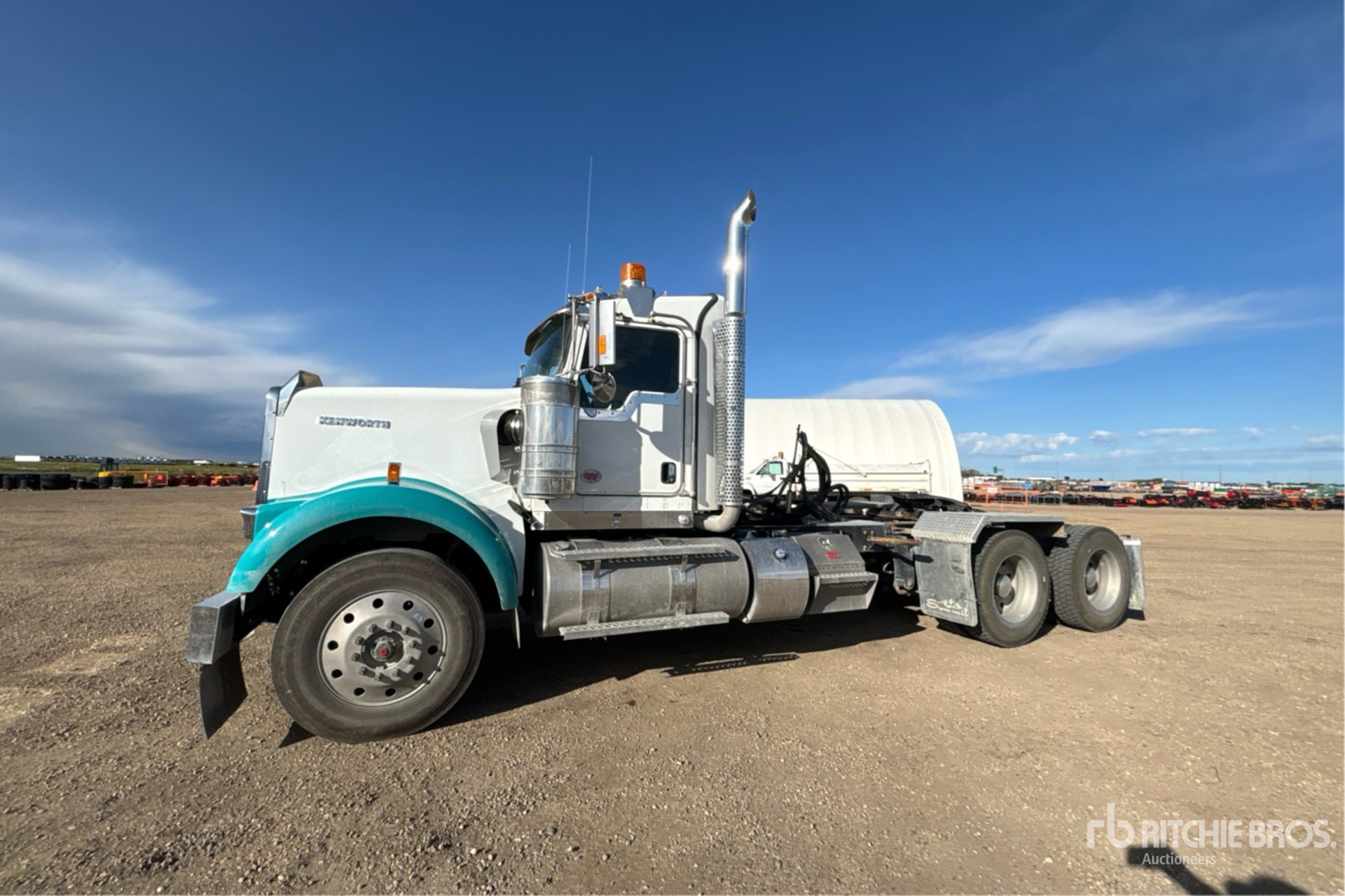 2025 Kenworth W900