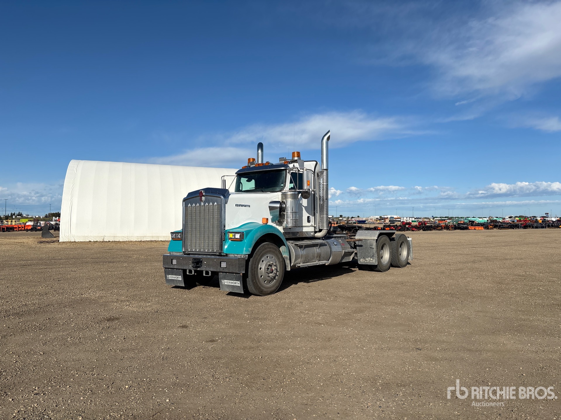 2025 Kenworth W900