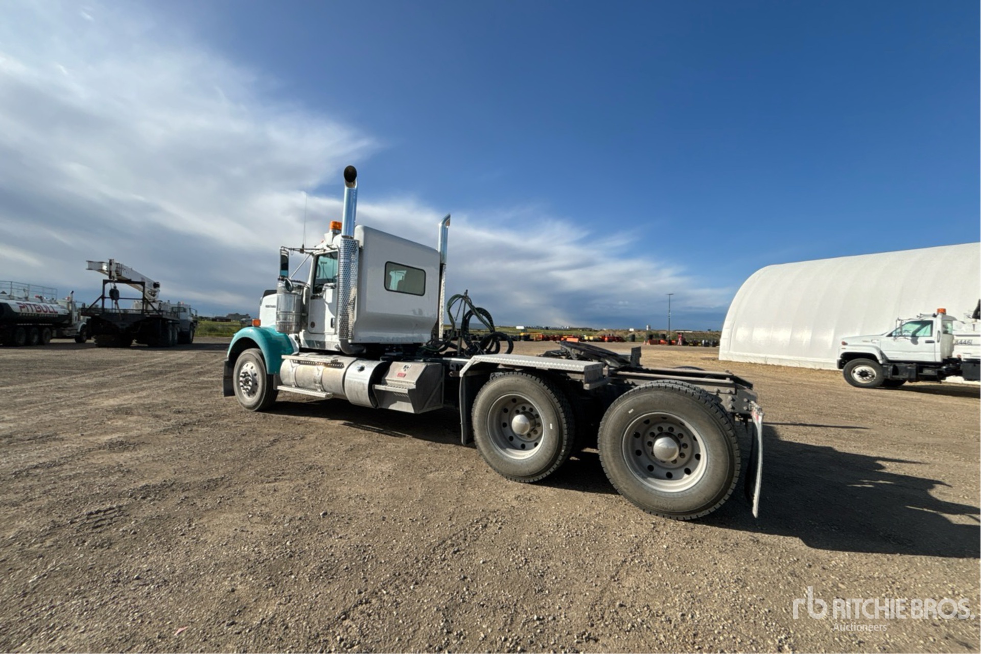 2025 Kenworth W900