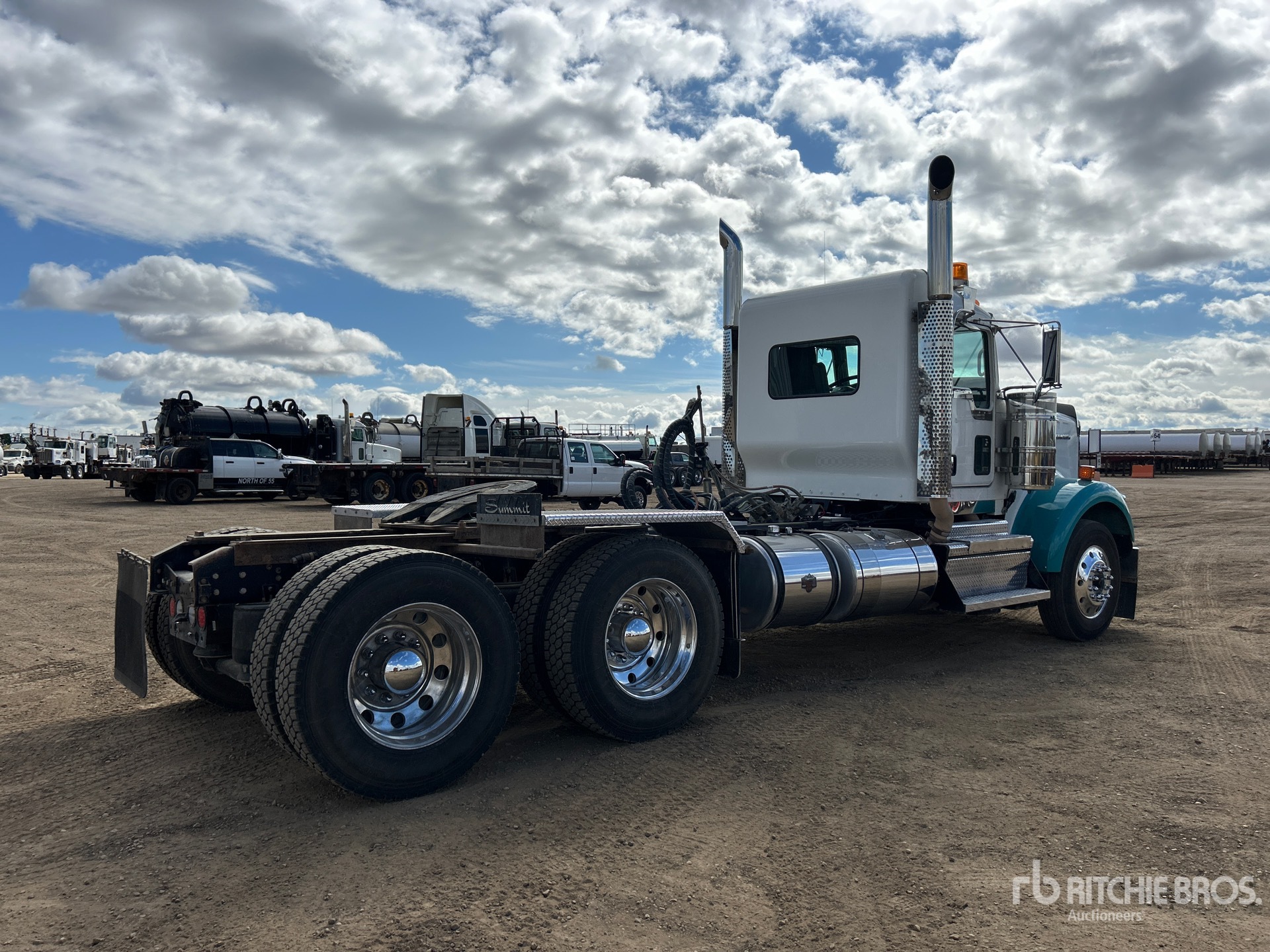 2025 Kenworth W900