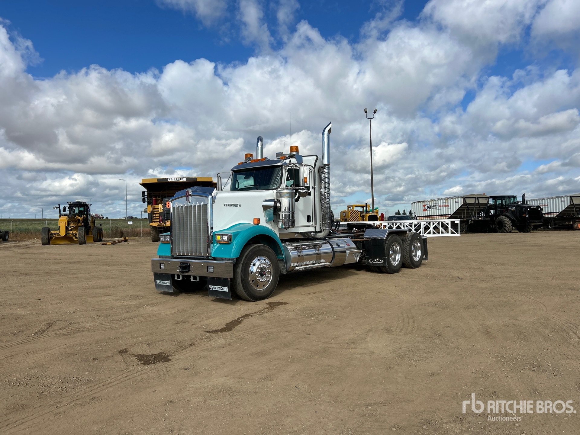 2025 Kenworth W900