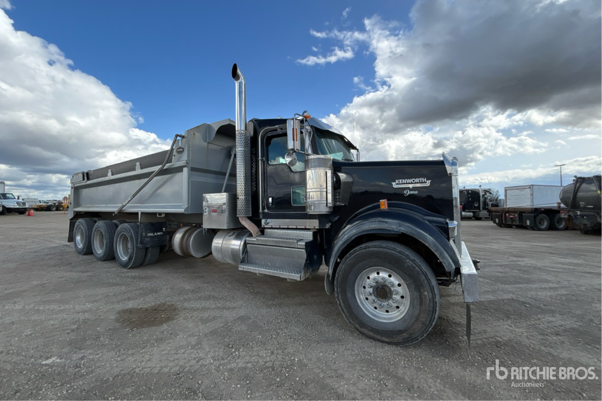 2022 Kenworth W900