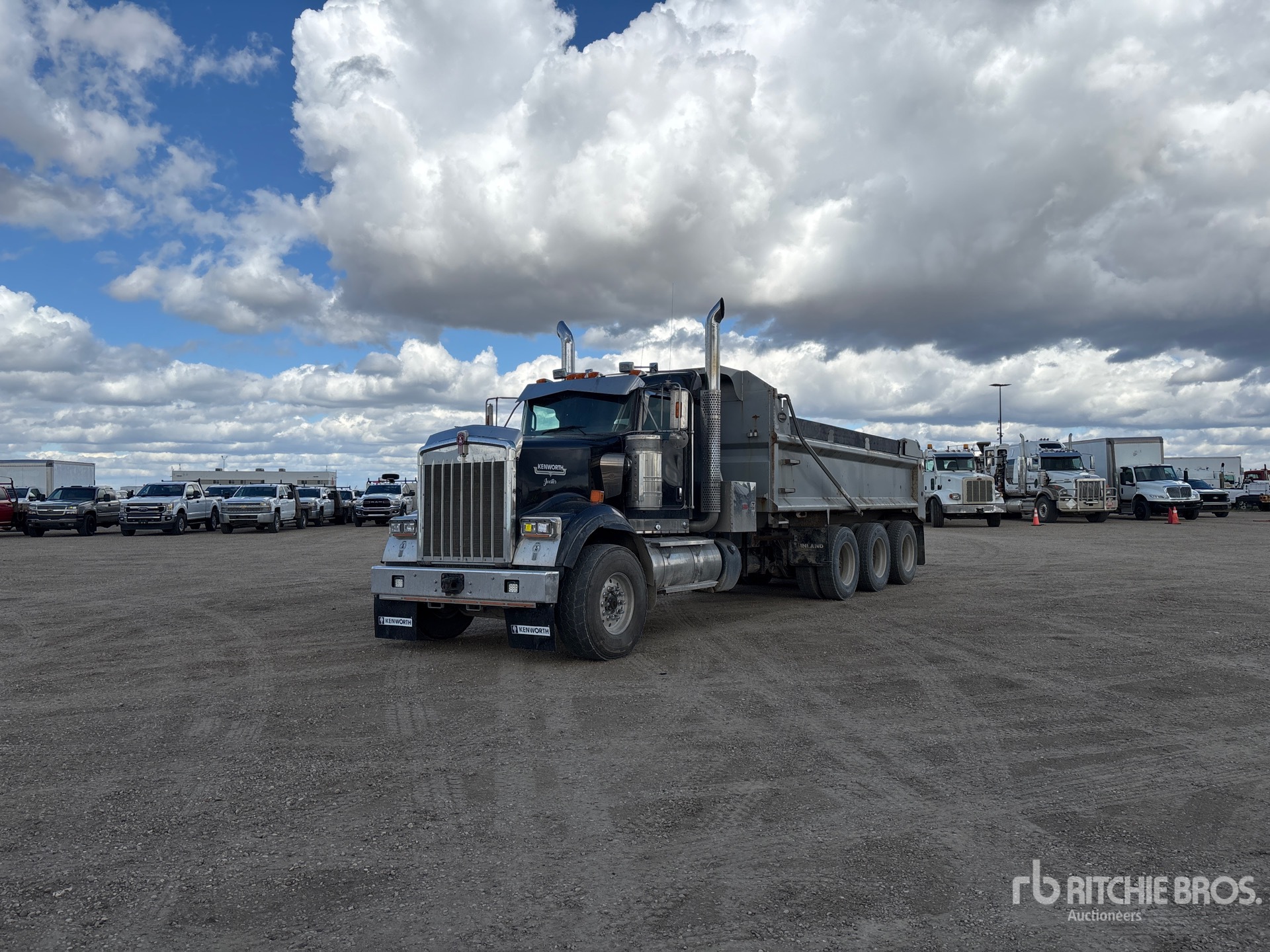 2022 Kenworth W900