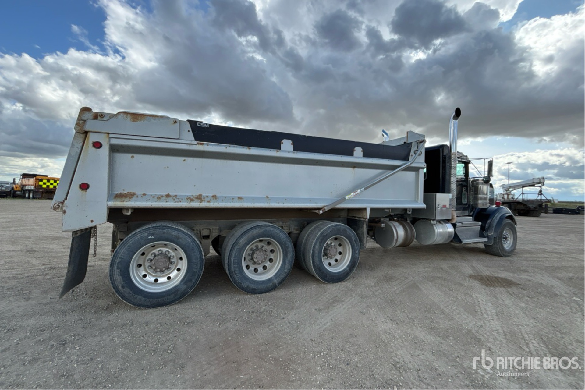 2022 Kenworth W900
