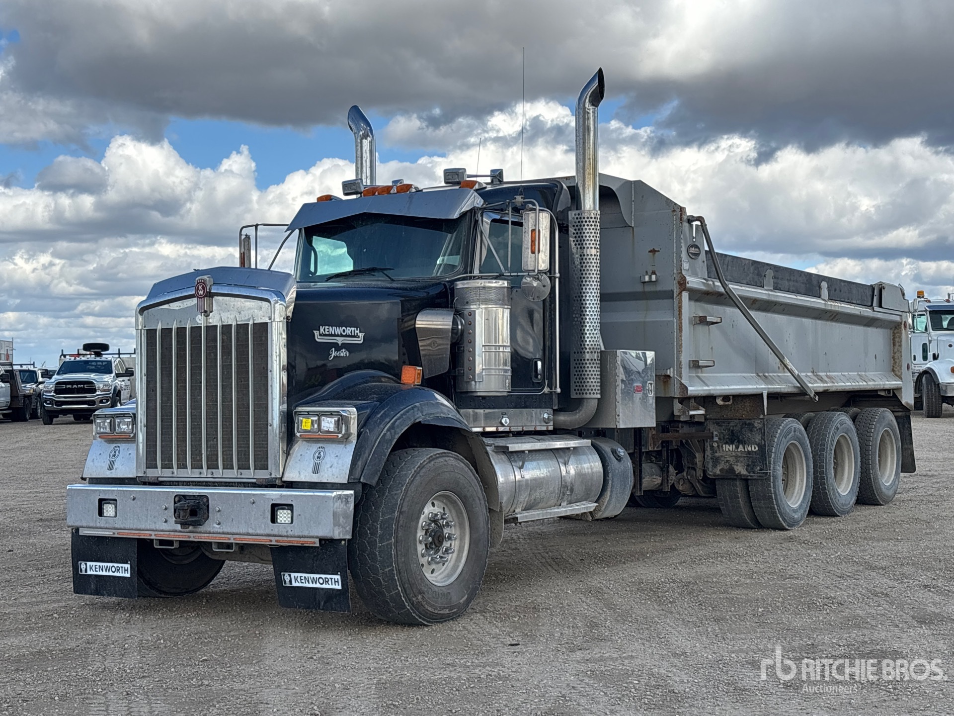 2022 Kenworth W900