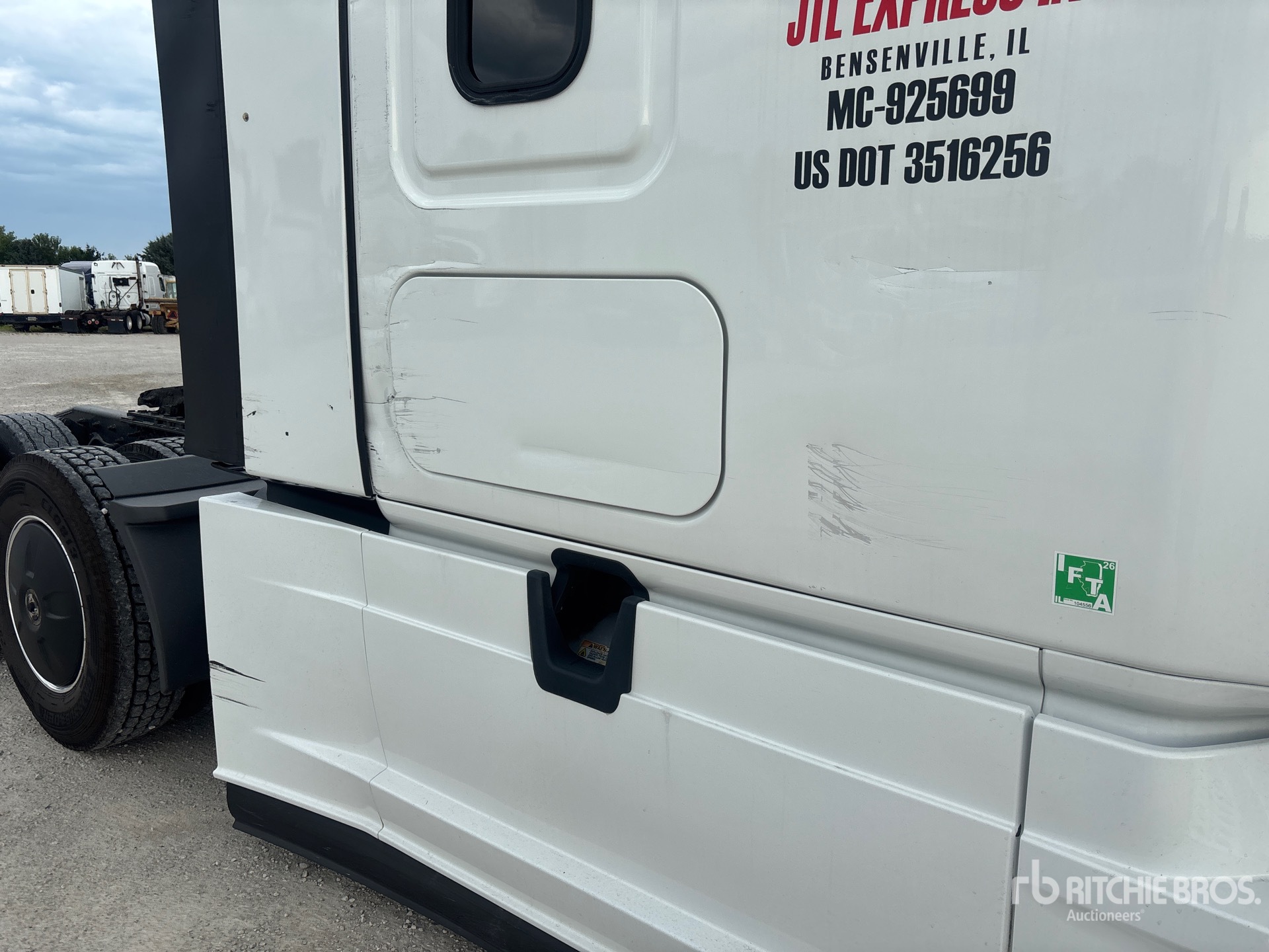 2022 Freightliner CASCADIA 126