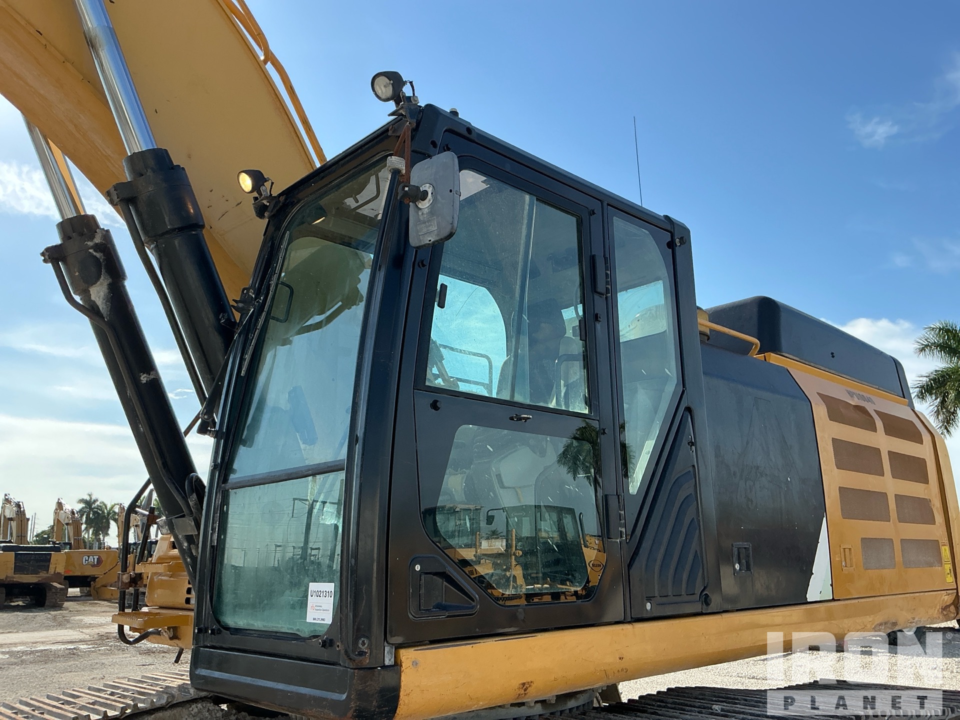 2017 Caterpillar 349F L