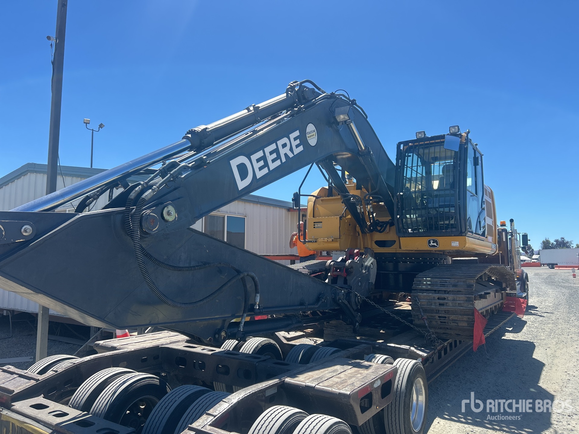 2020 John Deere 345G LC