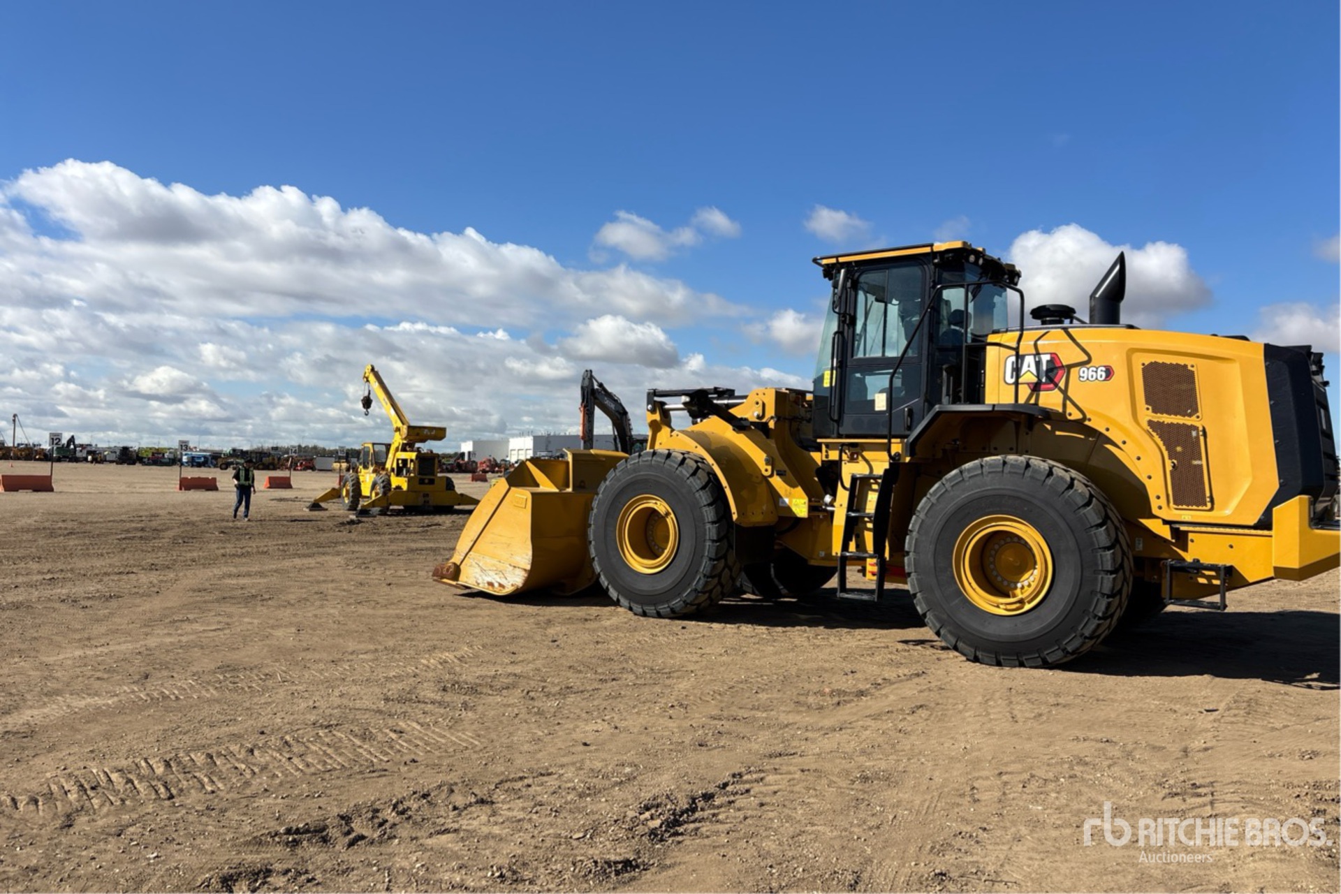 2025 Caterpillar 966