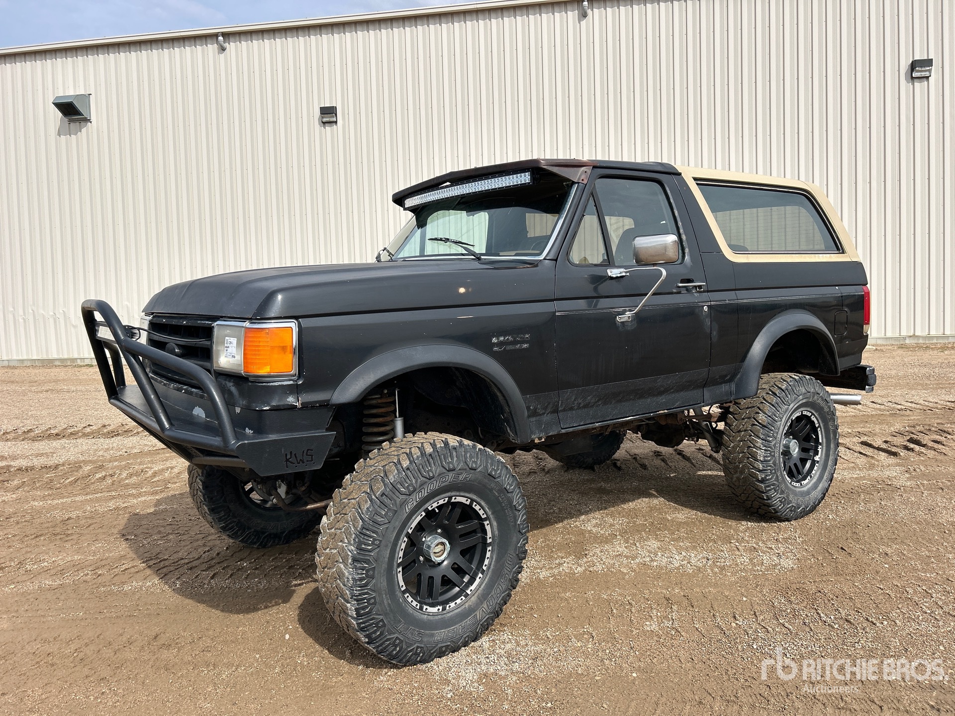 Photo of 1987 Ford BRONCO