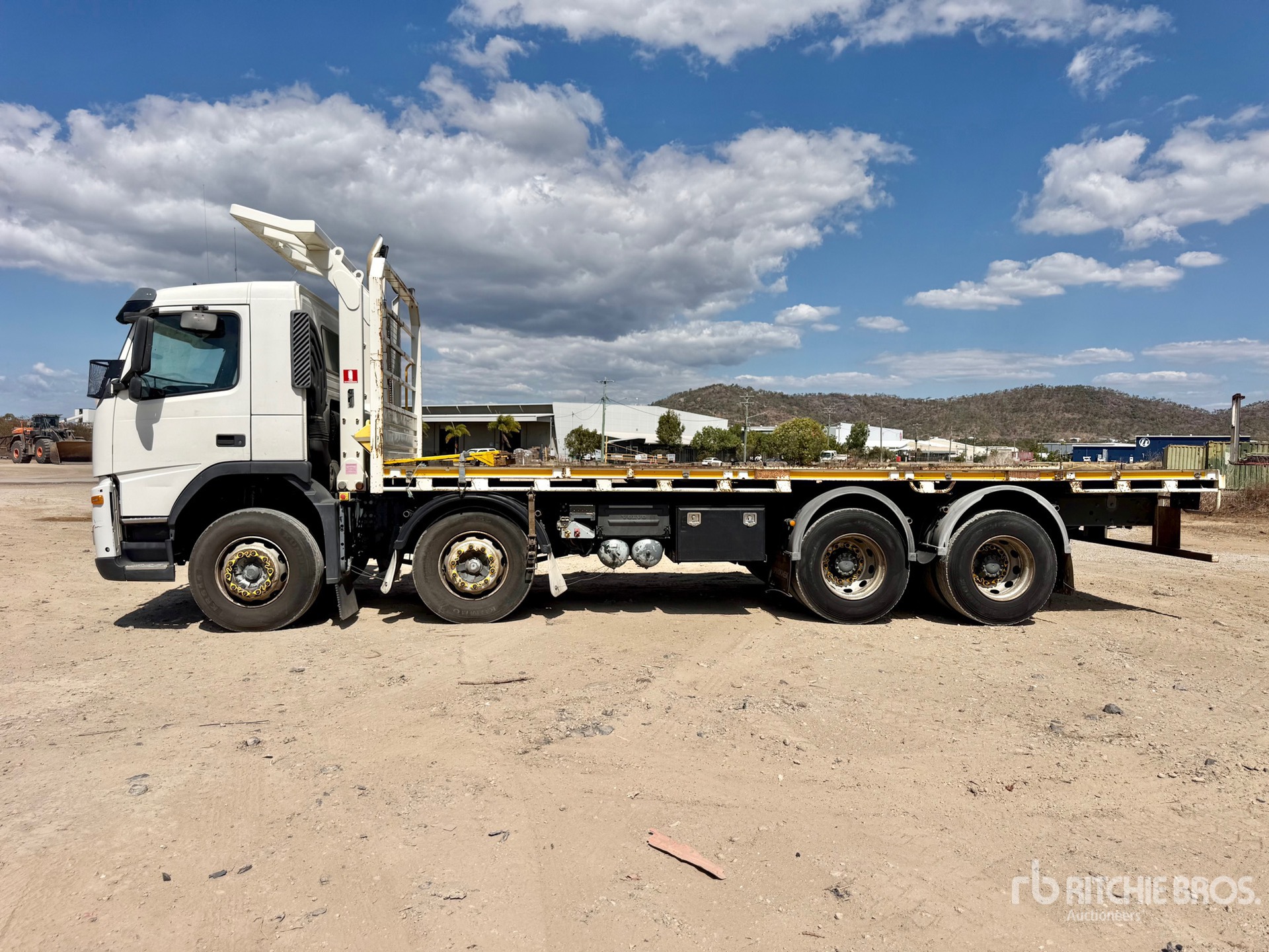 2005 Volvo FM9