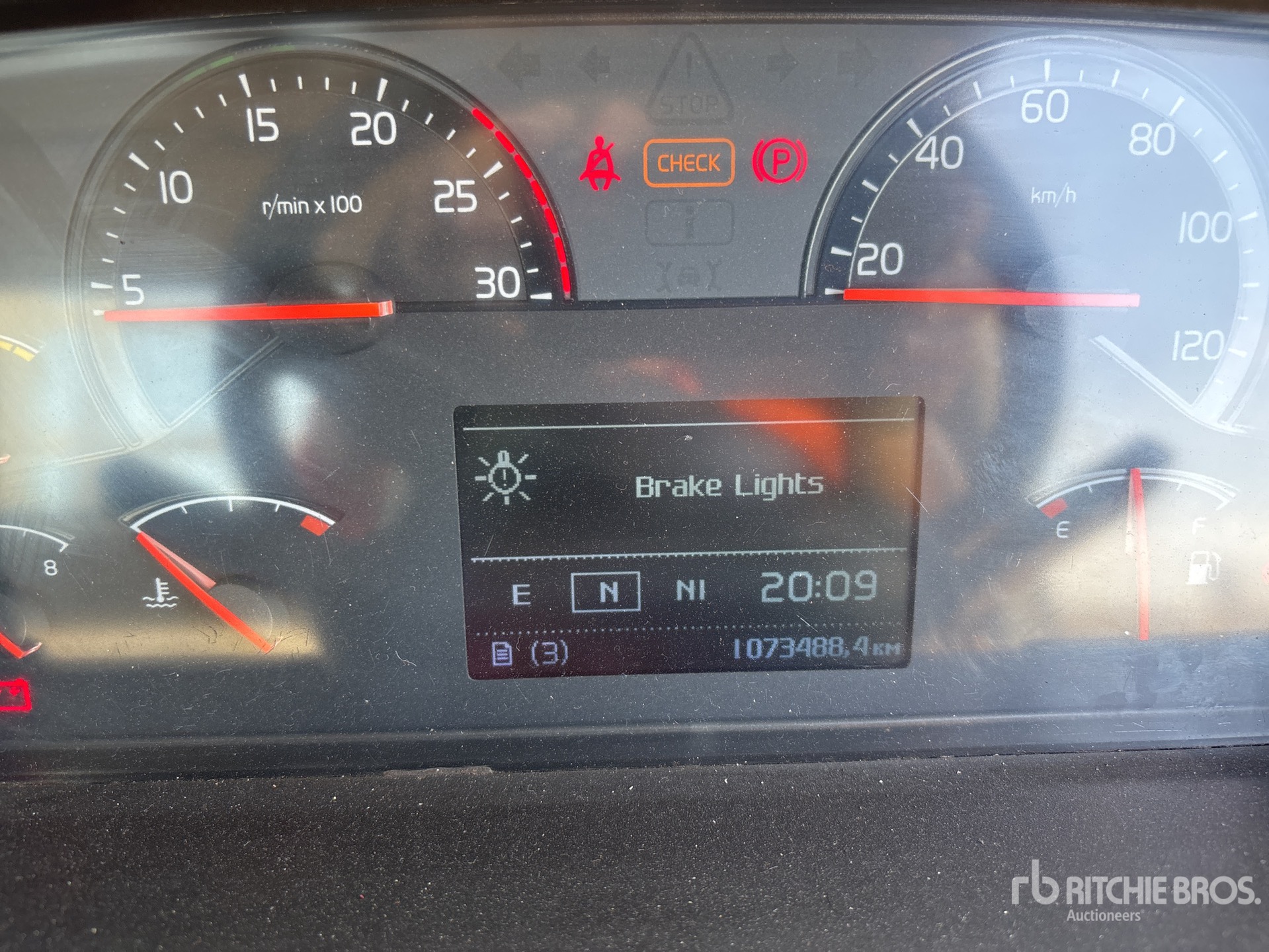 2005 Volvo FM9