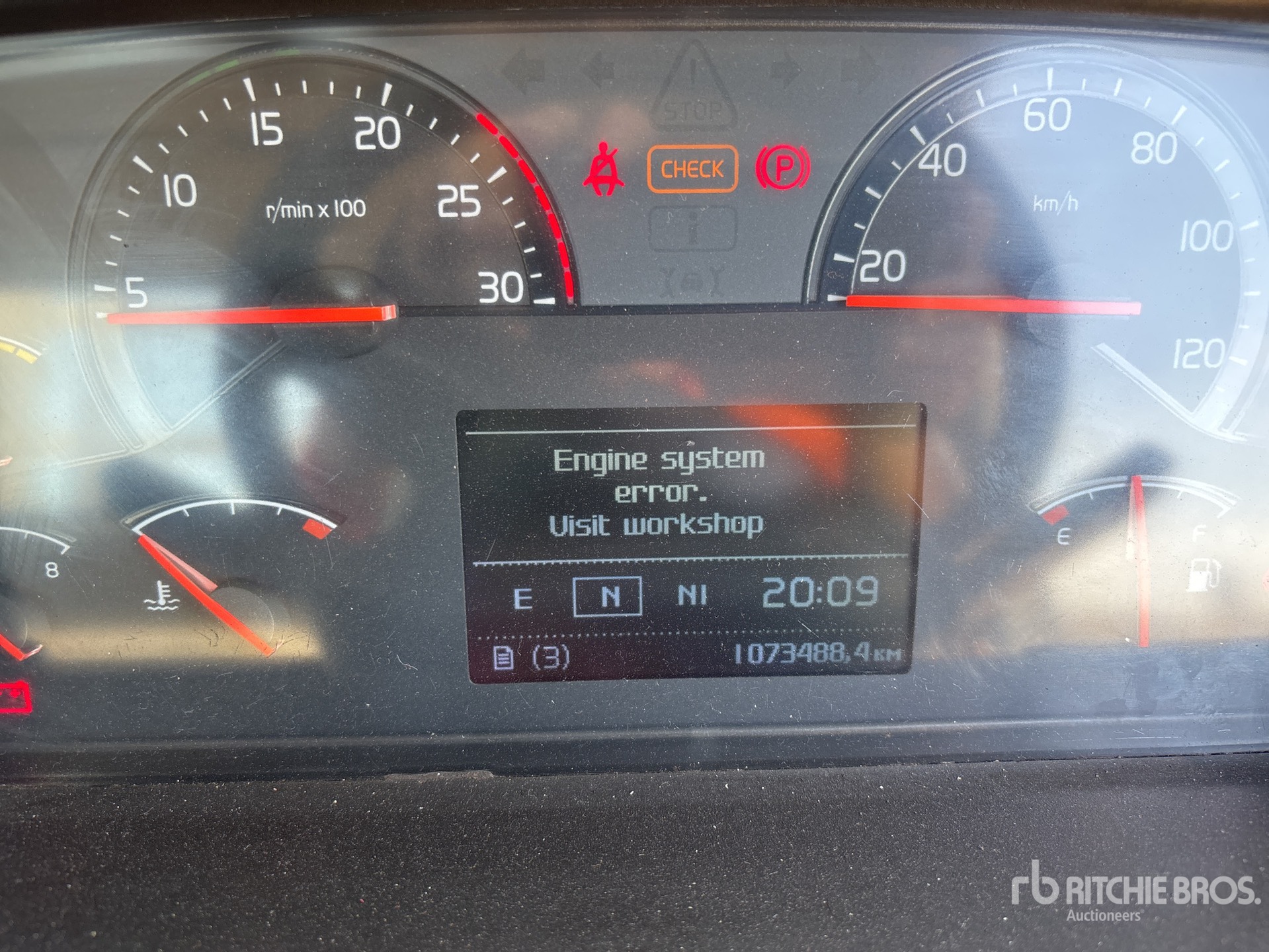 2005 Volvo FM9