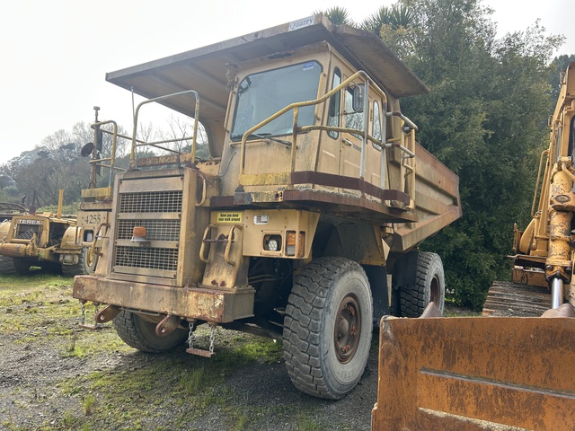 Komatsu HD255-5 Haul Truck Komatsu HD255-5 Haul Truck