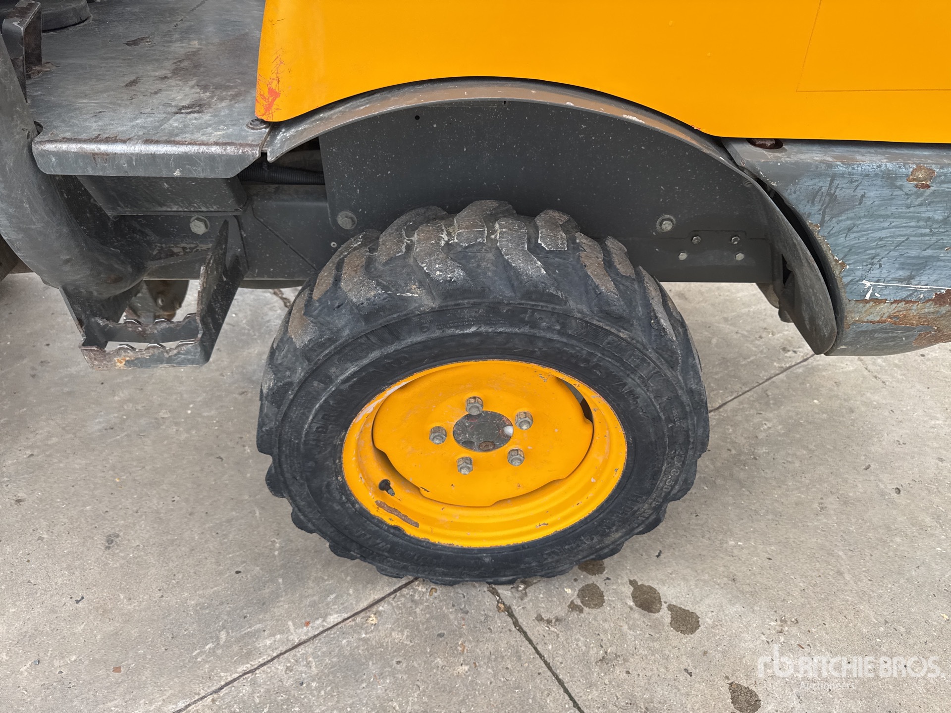 2016 Ausa D100AHG