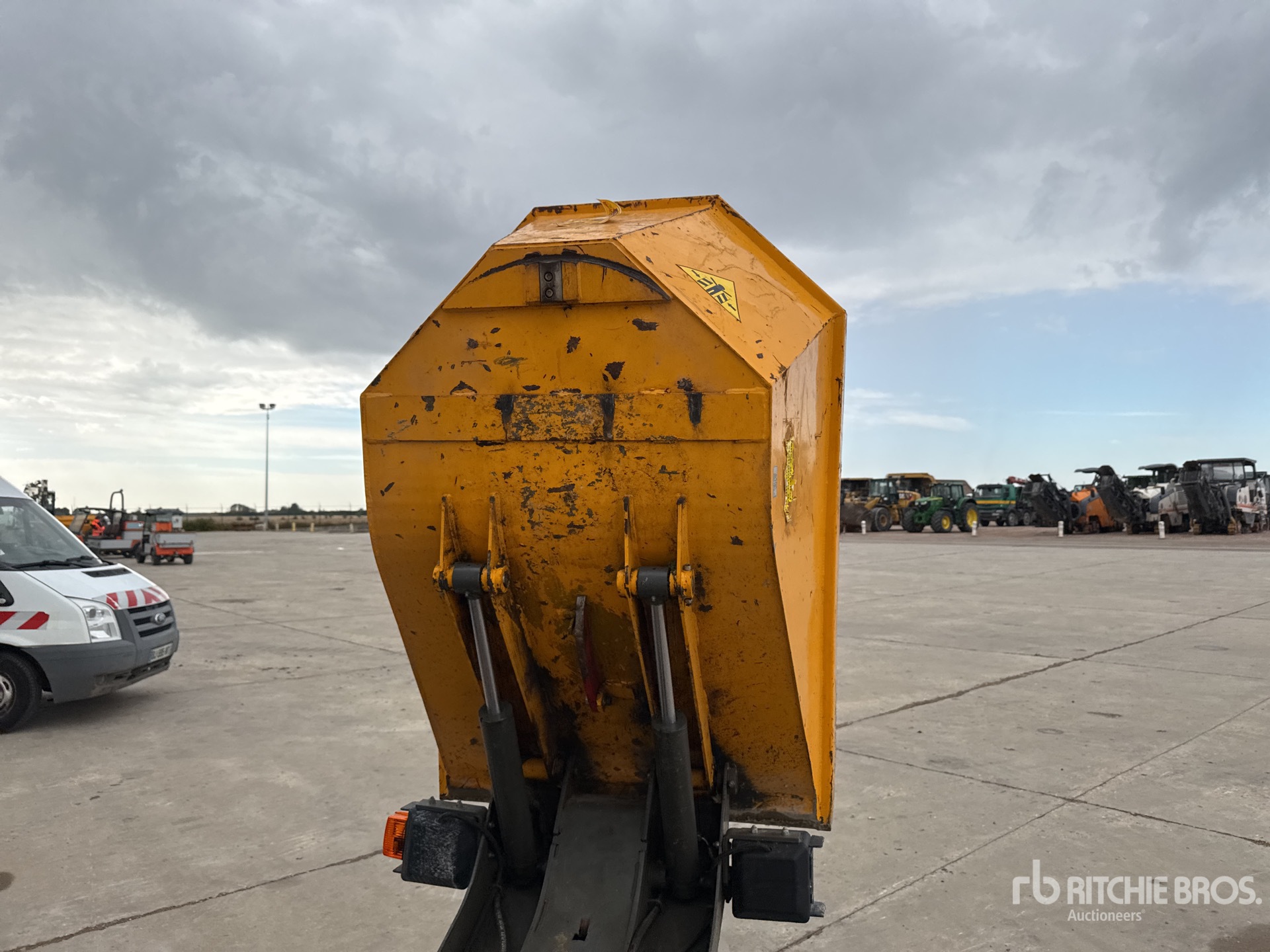 2016 Ausa D100AHG