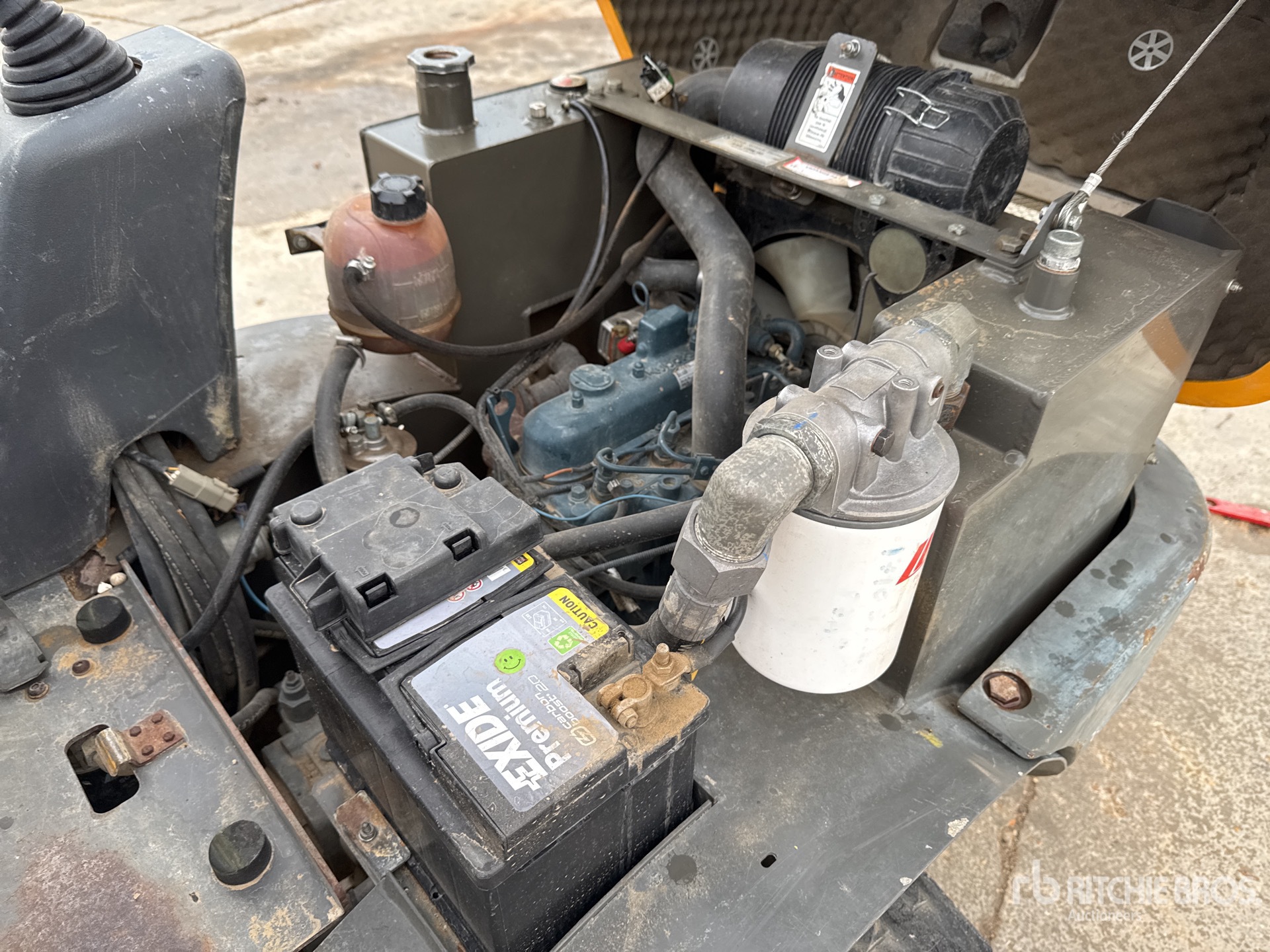 2016 Ausa D100AHG