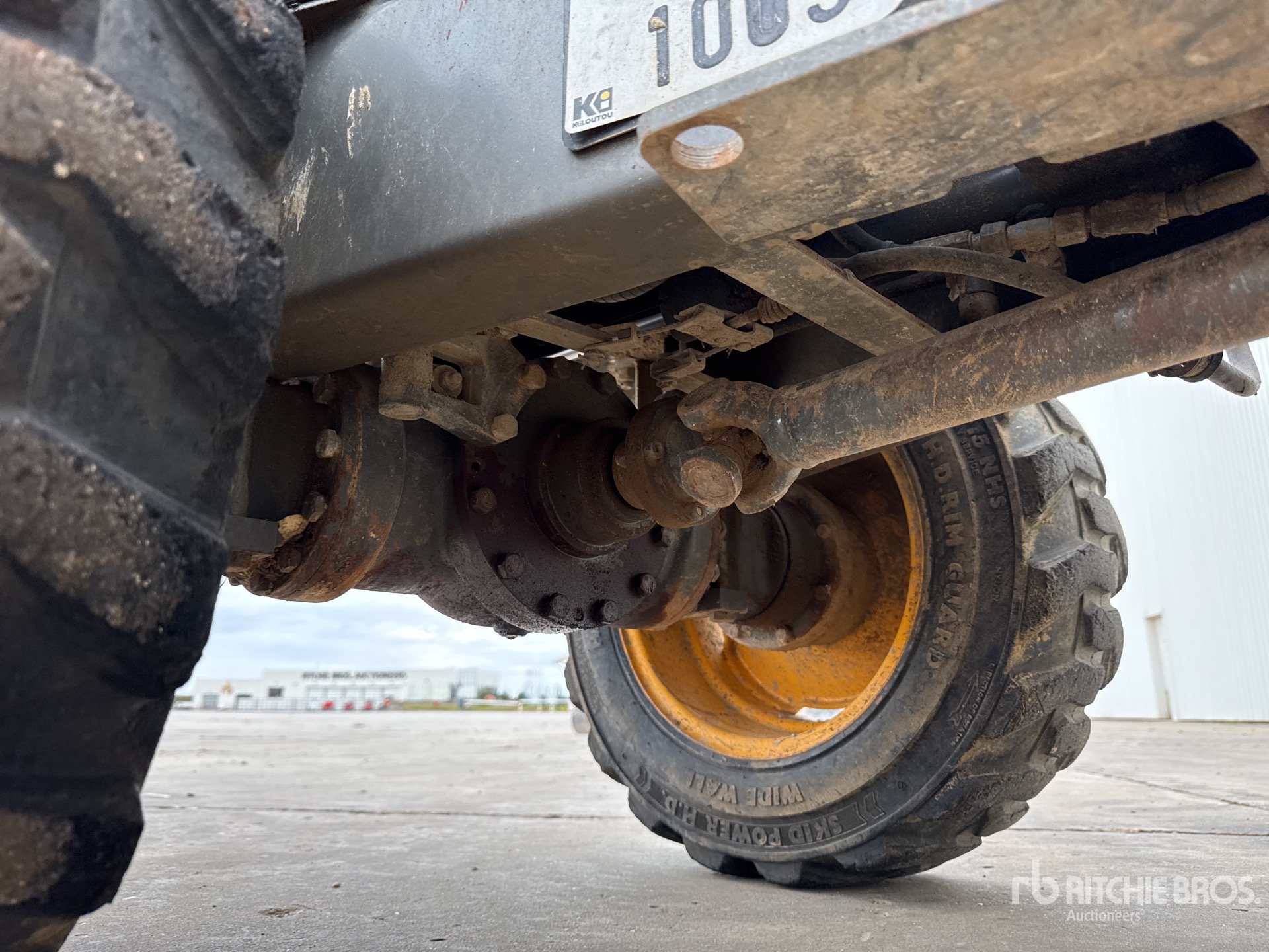 2016 Ausa D100AHG