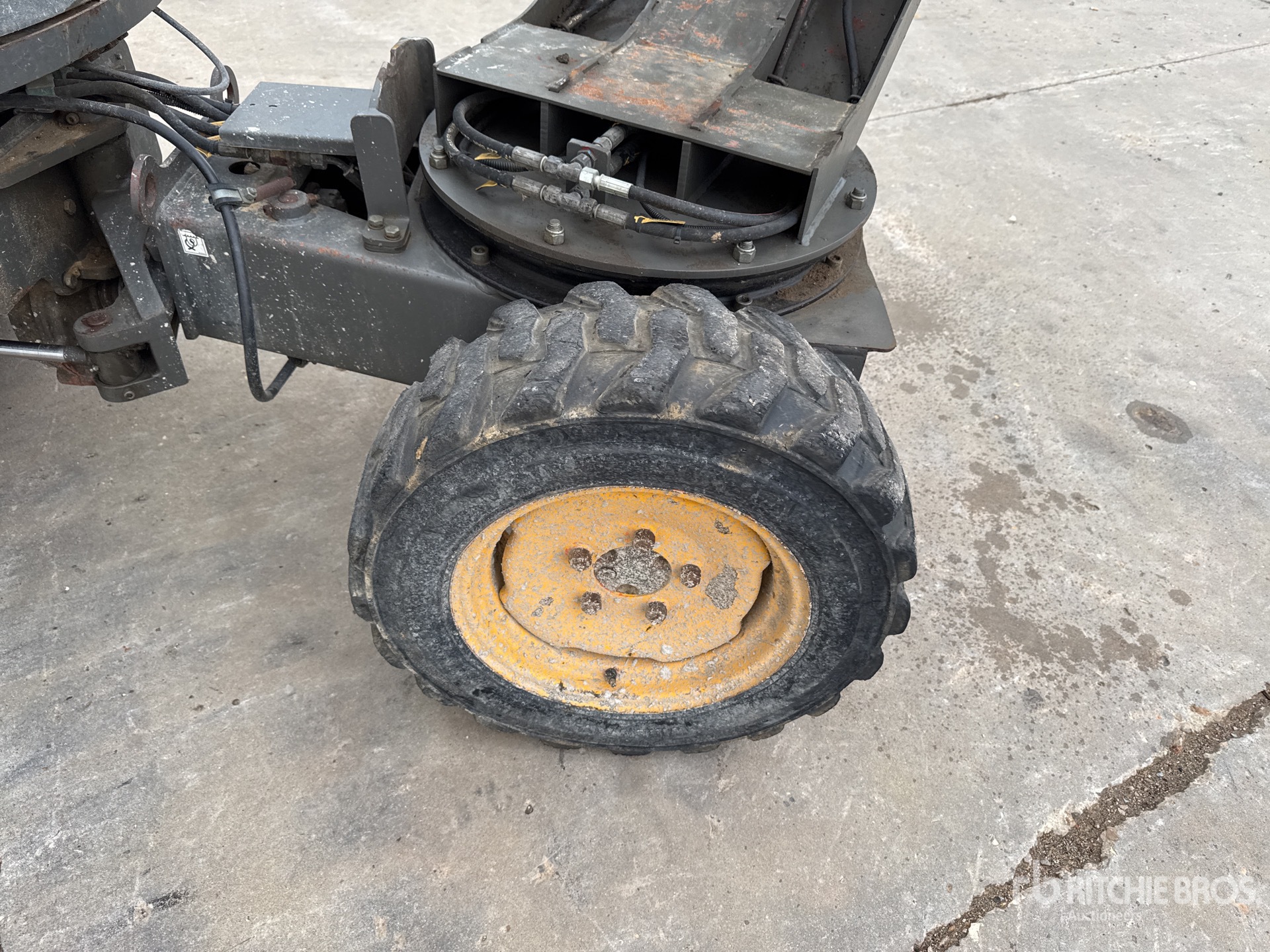 2016 Ausa D100AHG