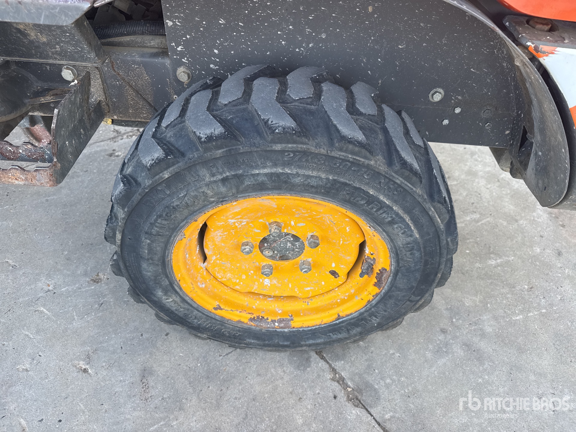 2016 Ausa D100AHG