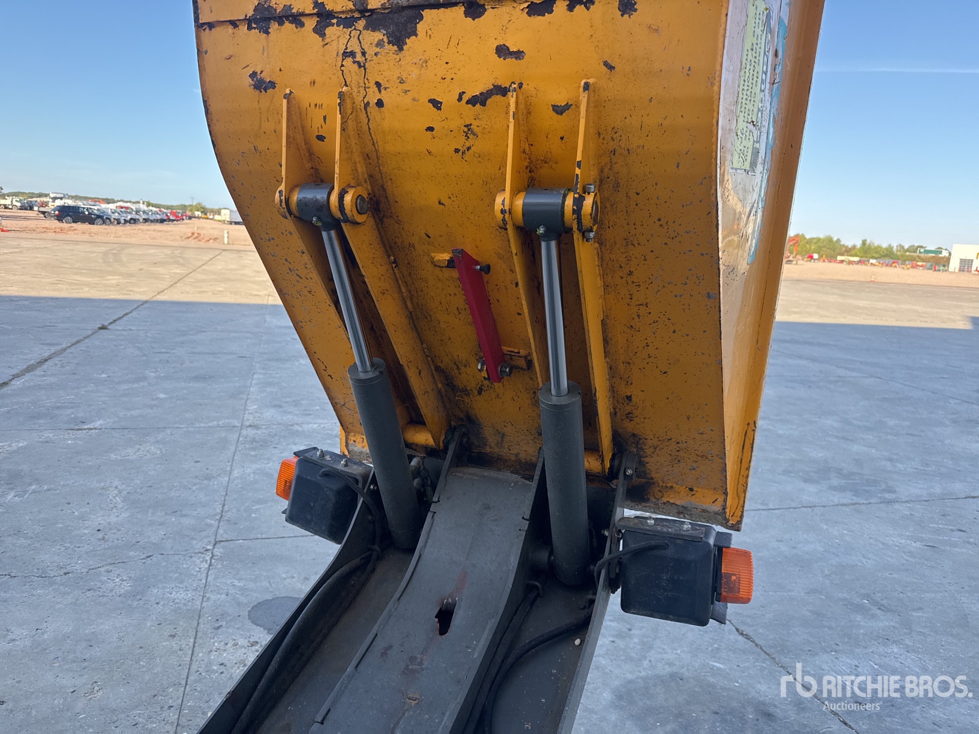2016 Ausa D100AHG