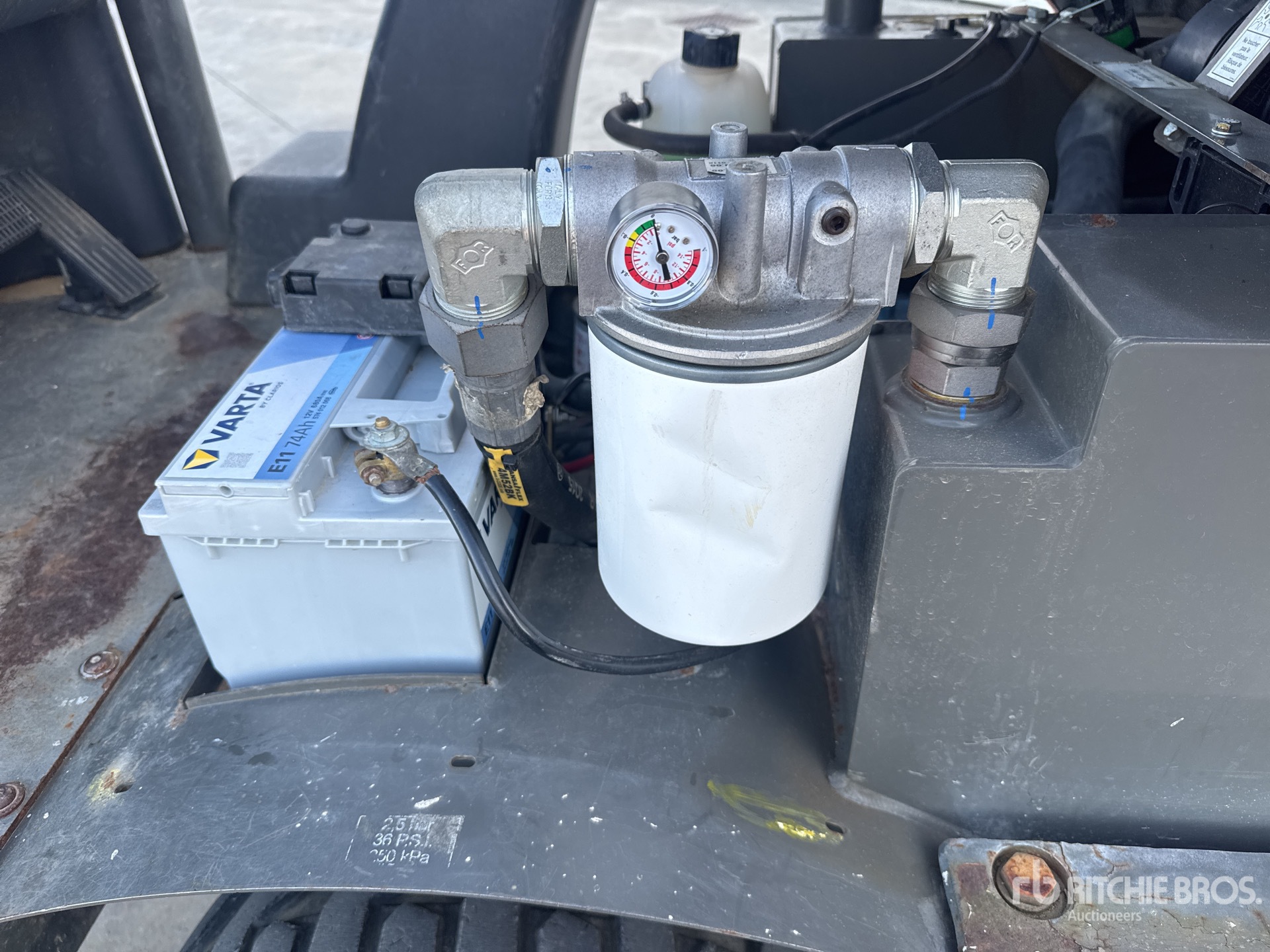 2016 Ausa D100AHG