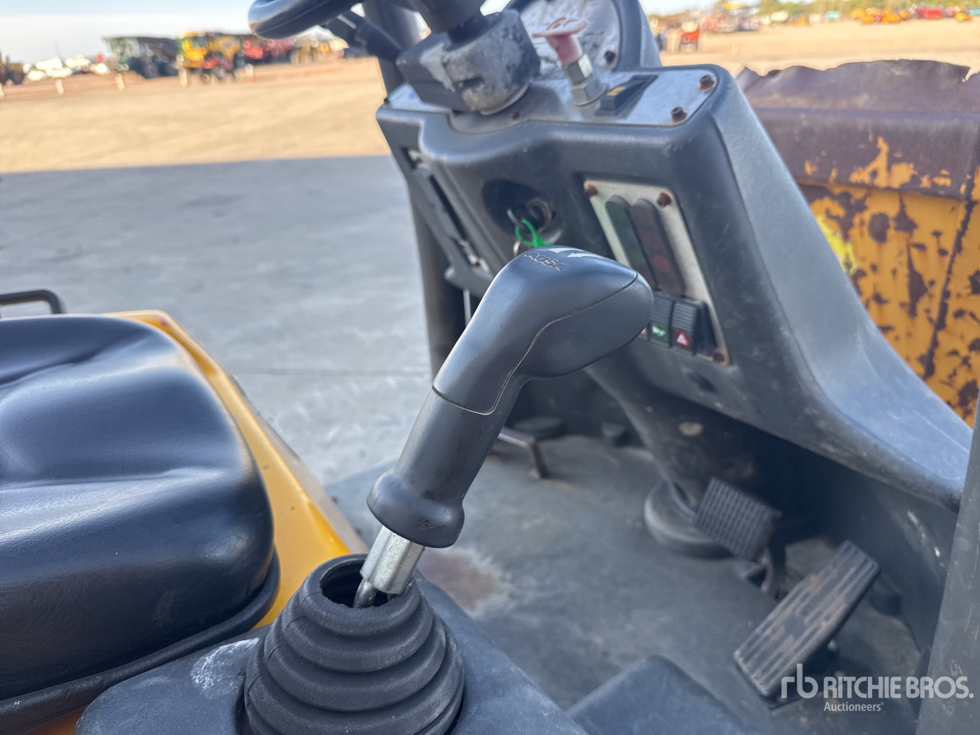 2015 Ausa D100AHG
