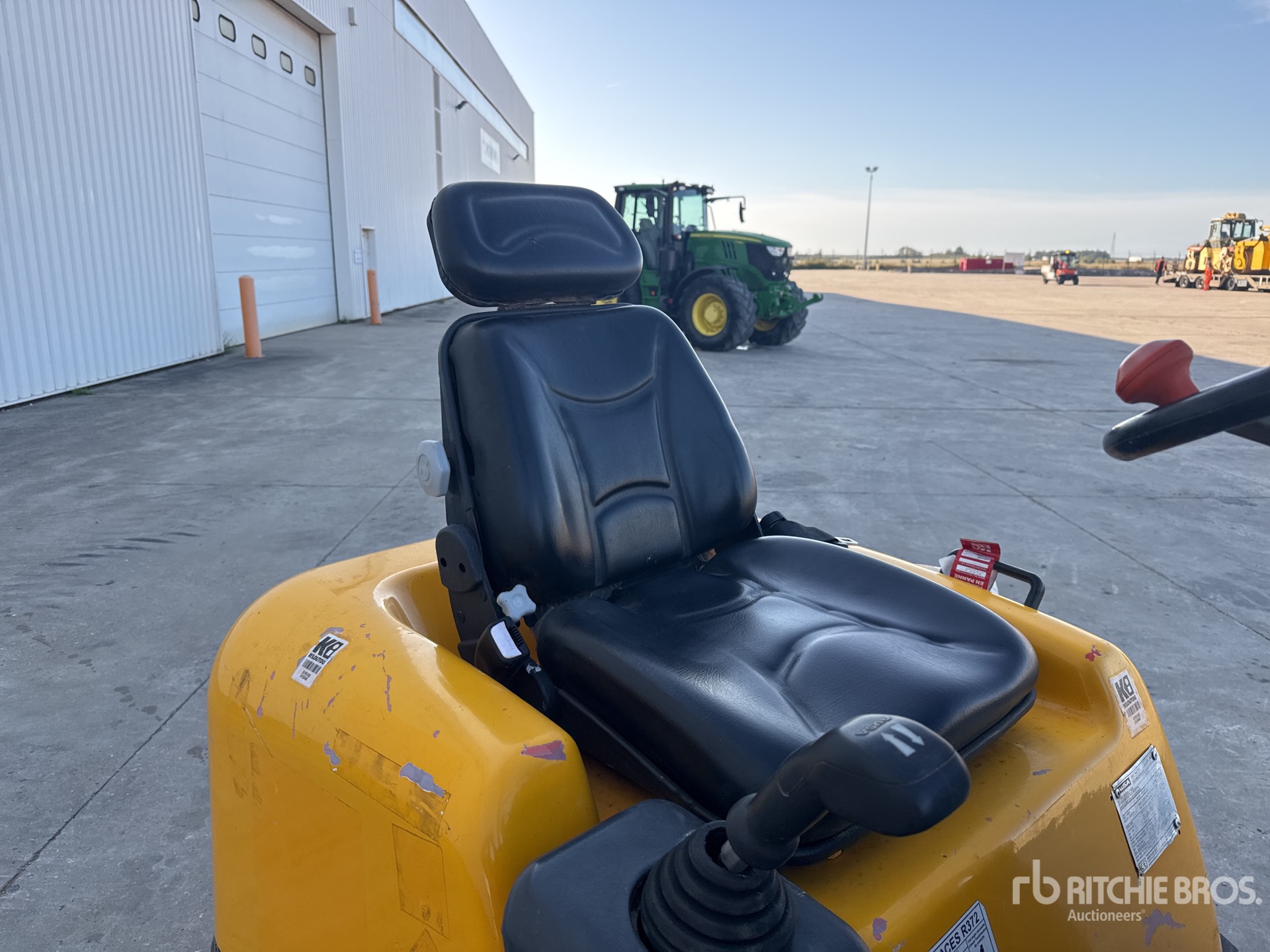2015 Ausa D100AHG