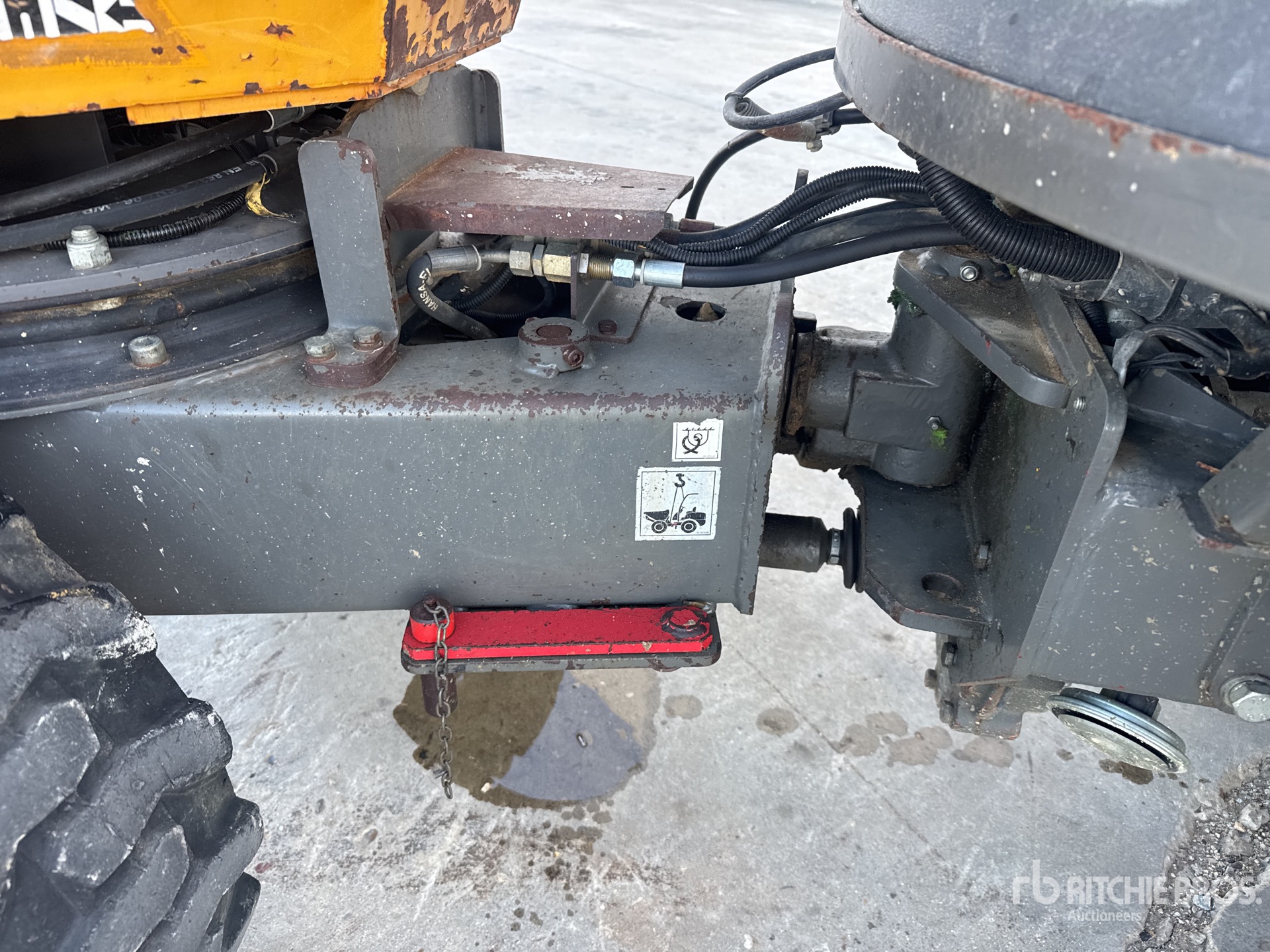 2015 Ausa D100AHG