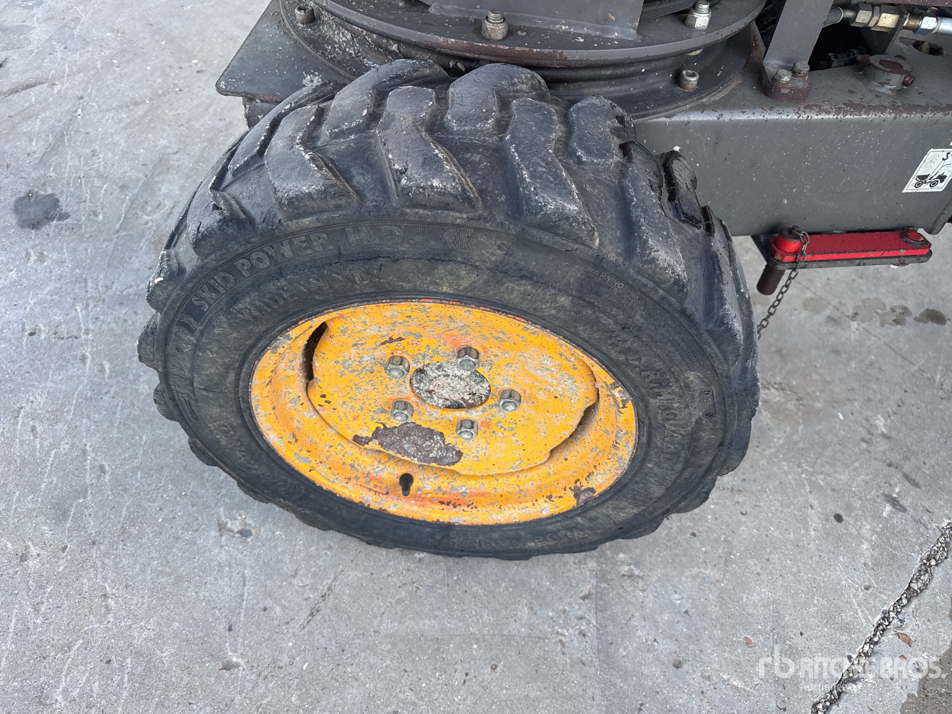 2015 Ausa D100AHG