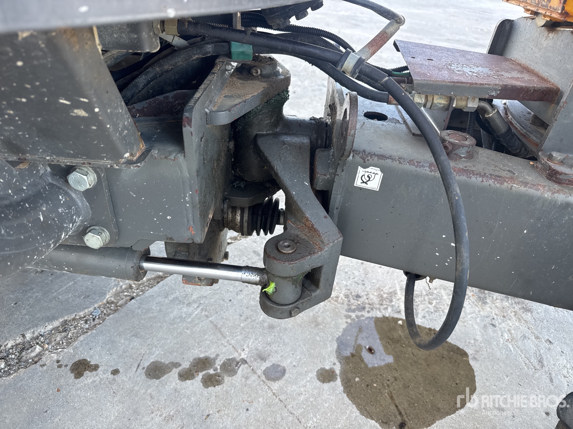 2015 Ausa D100AHG