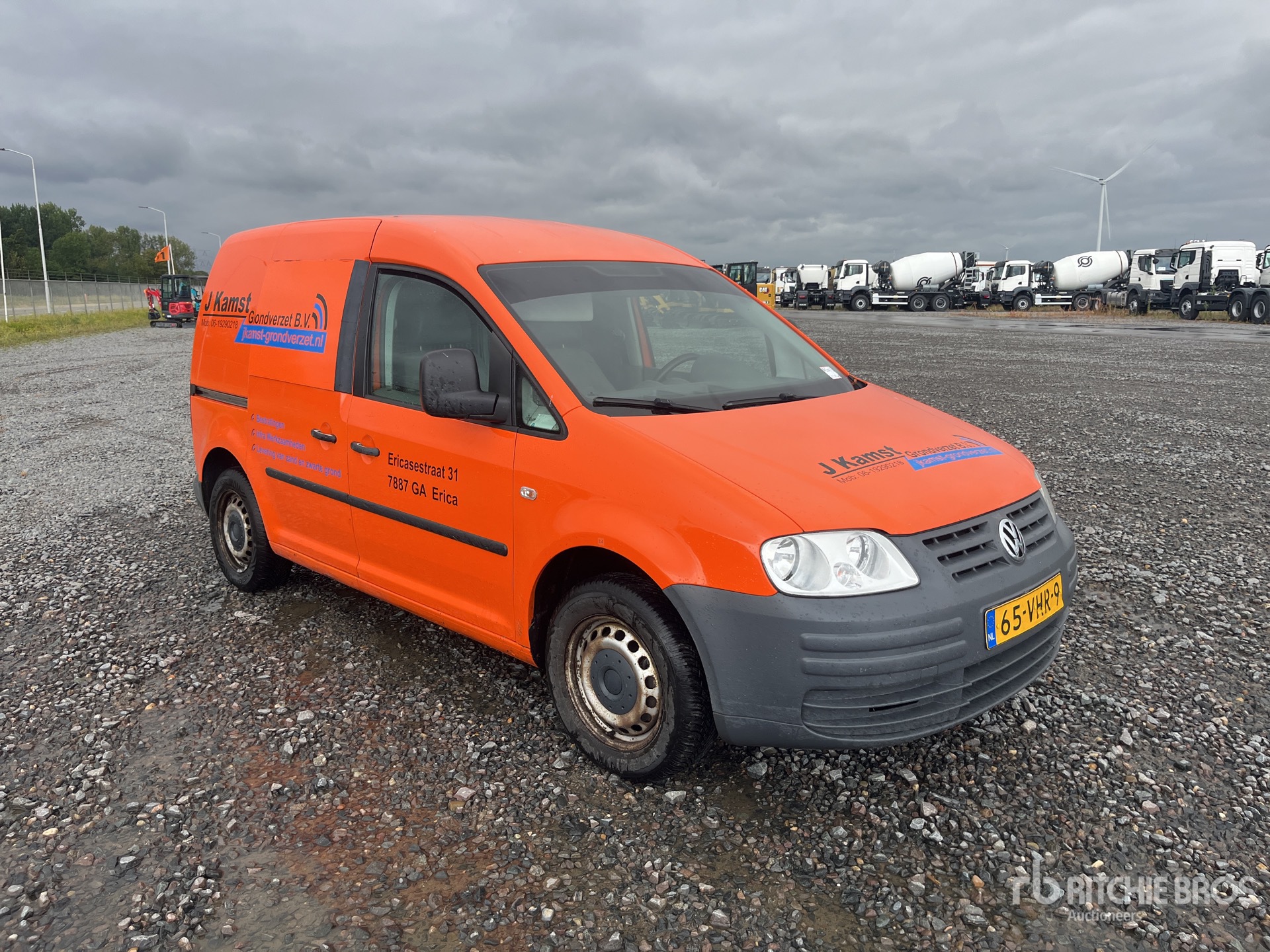 General Appearance with Picture, Right Front Corner