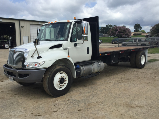 2018 International 4300 S/A Flatbed Truck