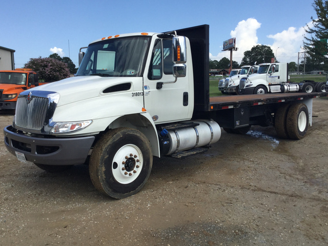 2018 International 4300 S/A Flatbed Truck