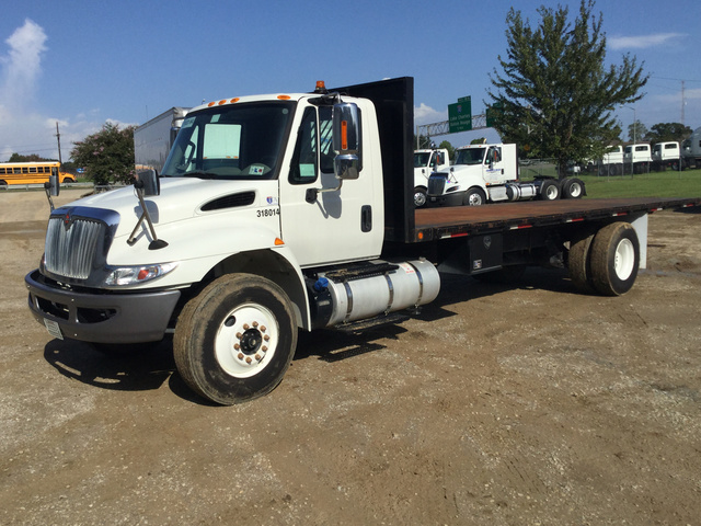 2018 International 4300 S/A Flatbed Truck
