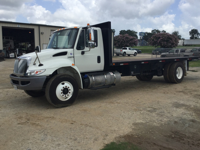 2018 International 4300 S/A Flatbed Truck
