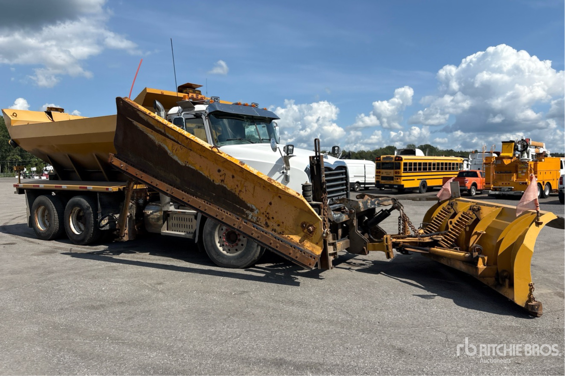 2012 Mack GU813