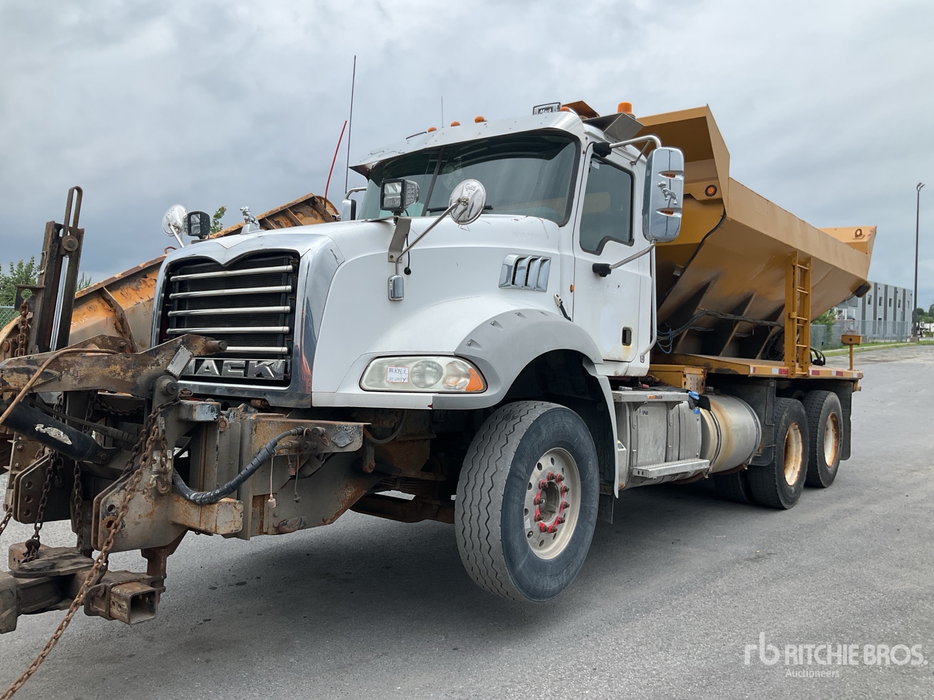 2012 Mack GU813