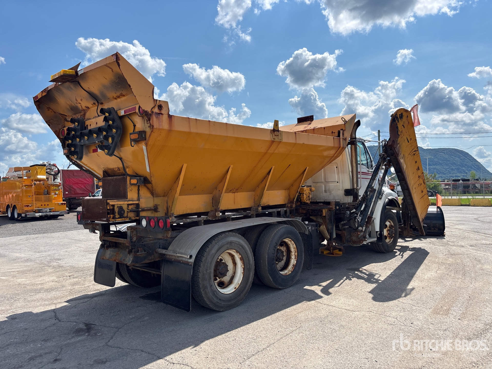 2006 Sterling LT9513