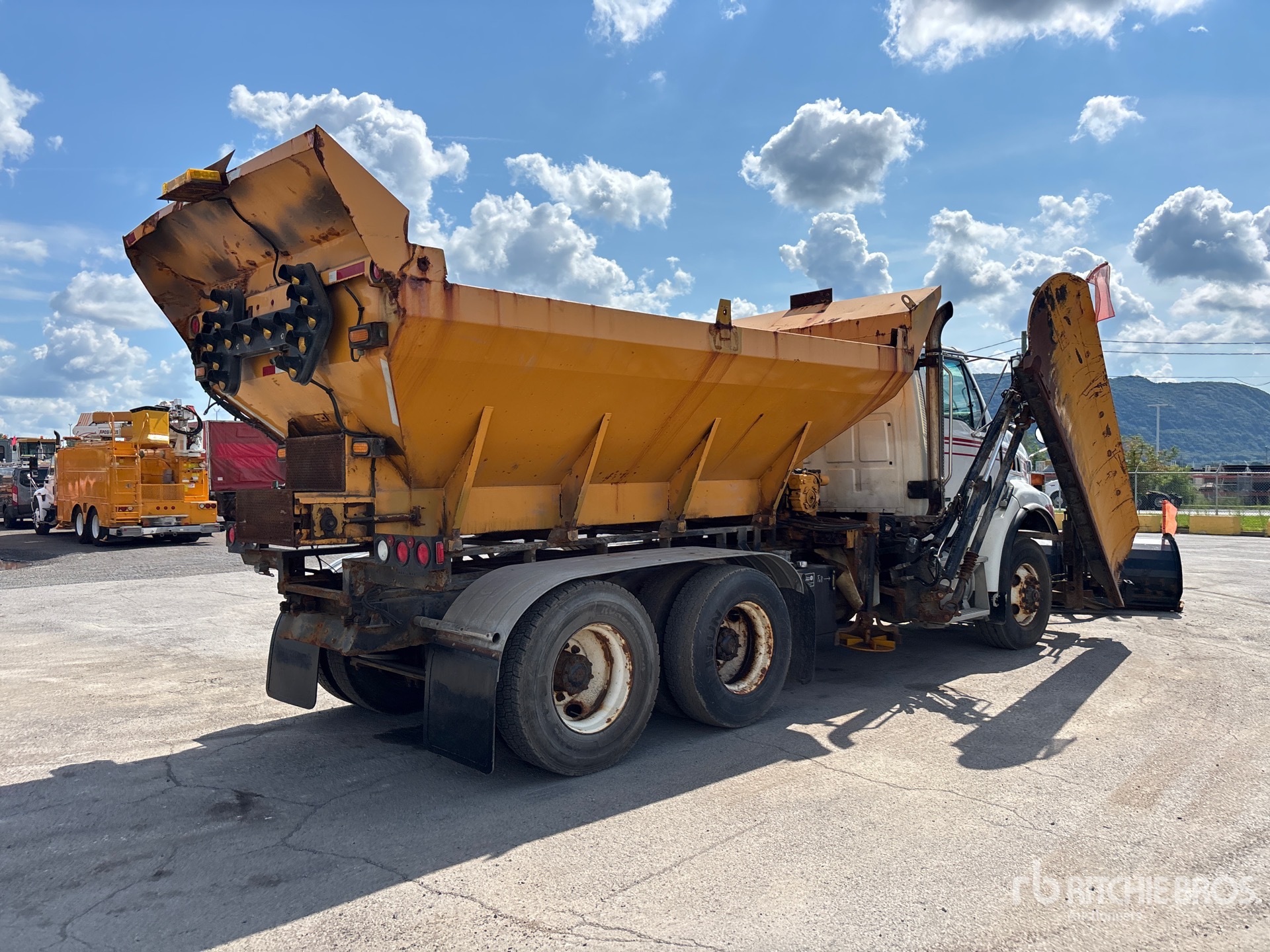 2006 Sterling LT9513