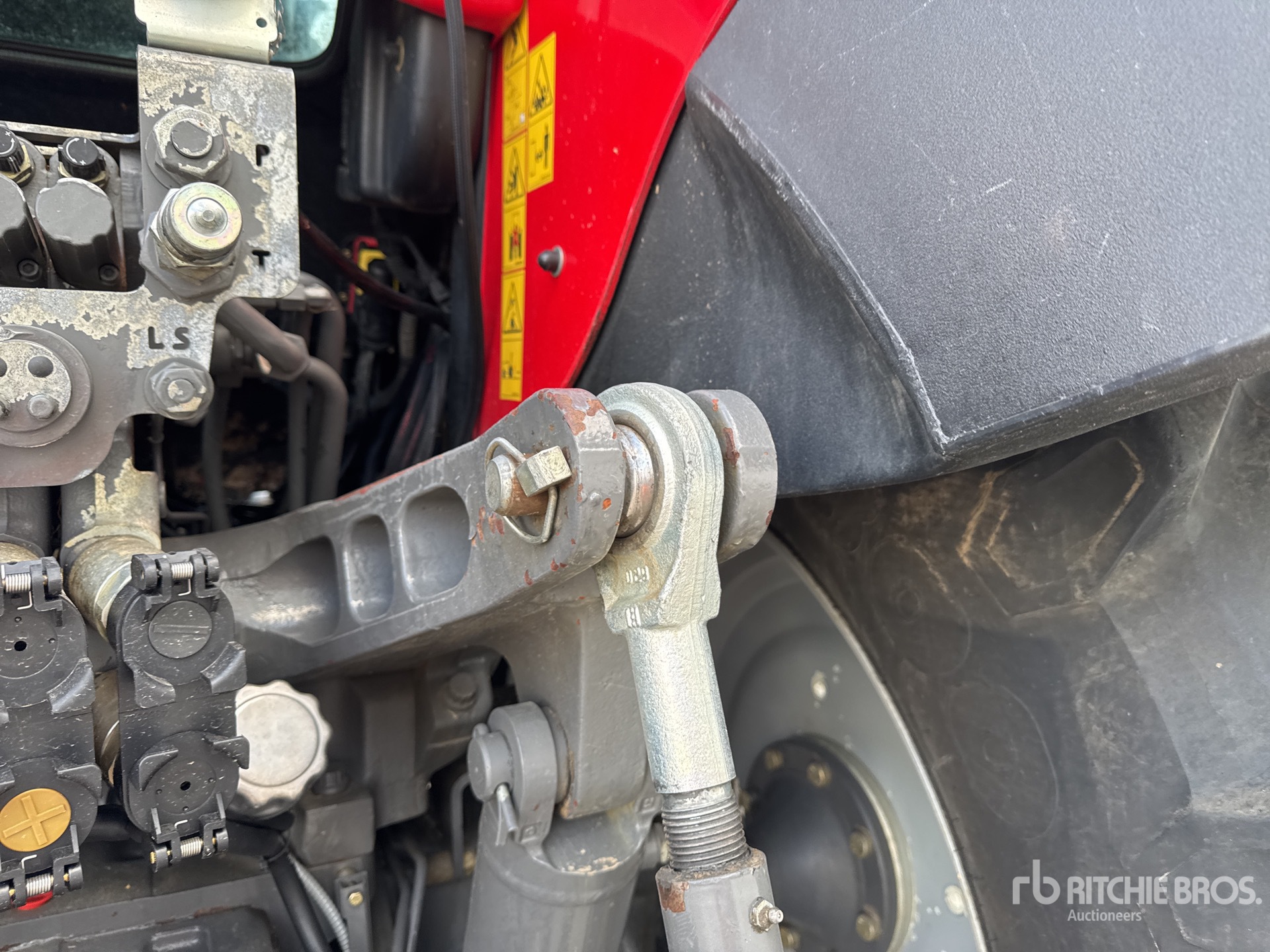 2014 Massey Ferguson 7620 DYNA6