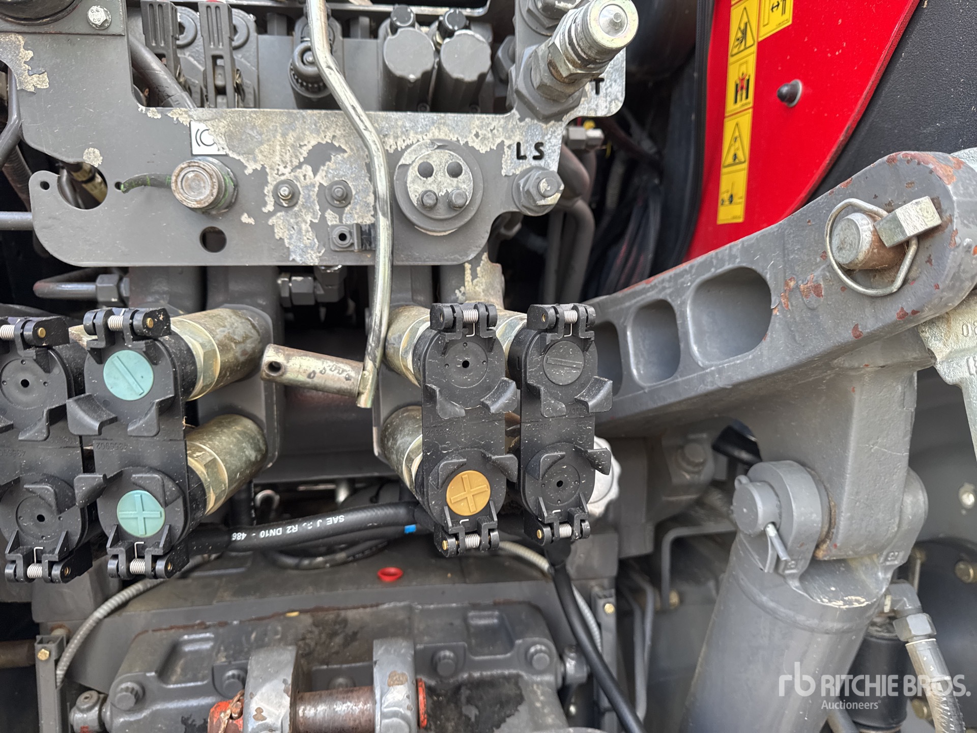 2014 Massey Ferguson 7620 DYNA6