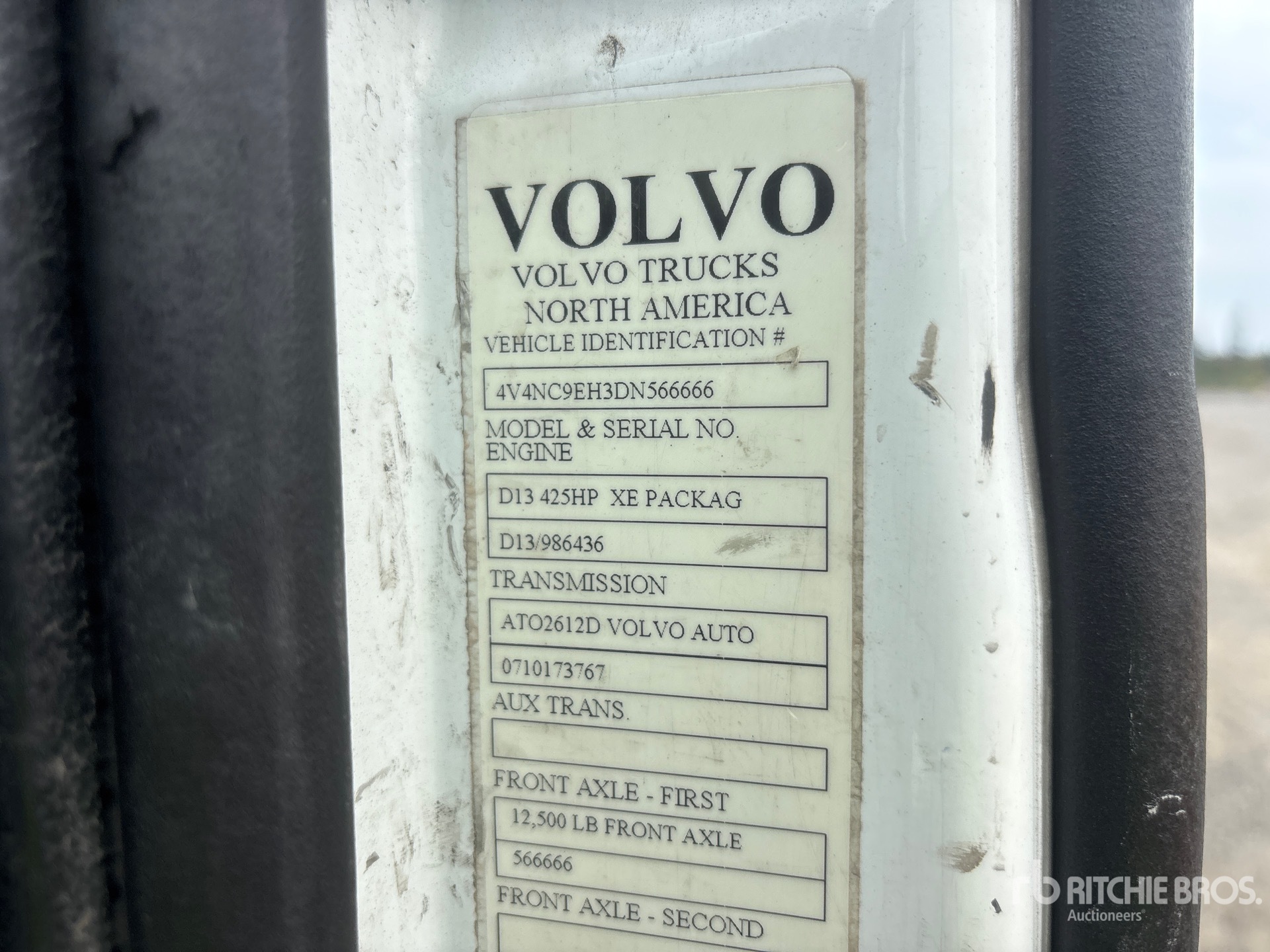 2013 Volvo VNL670