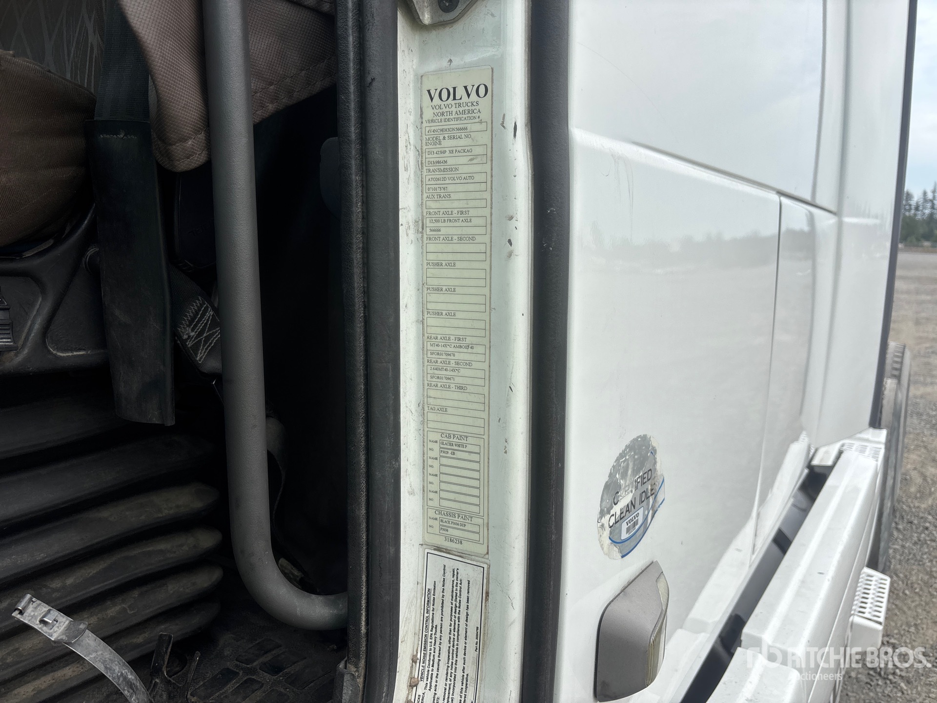 2013 Volvo VNL670
