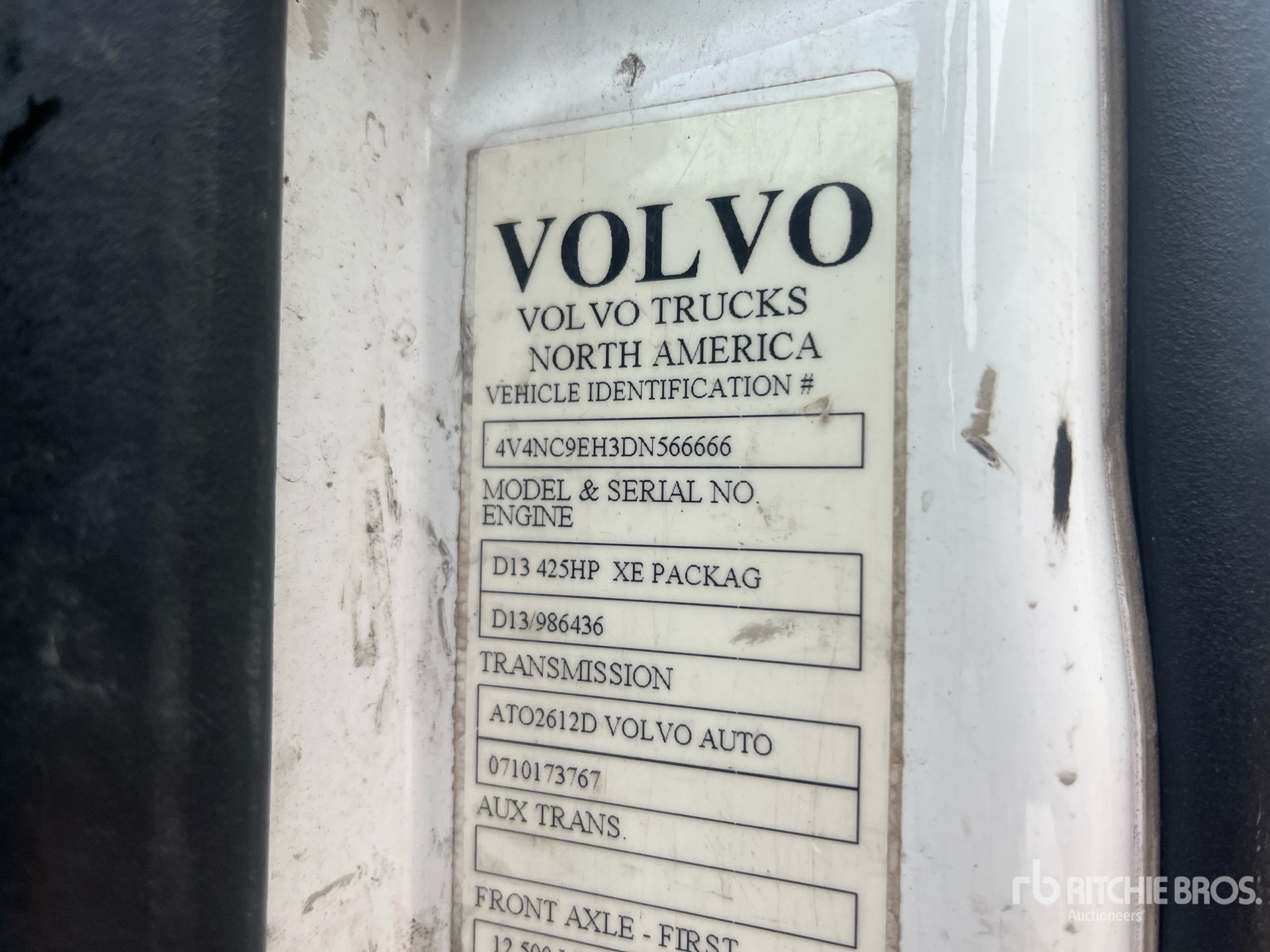 2013 Volvo VNL670