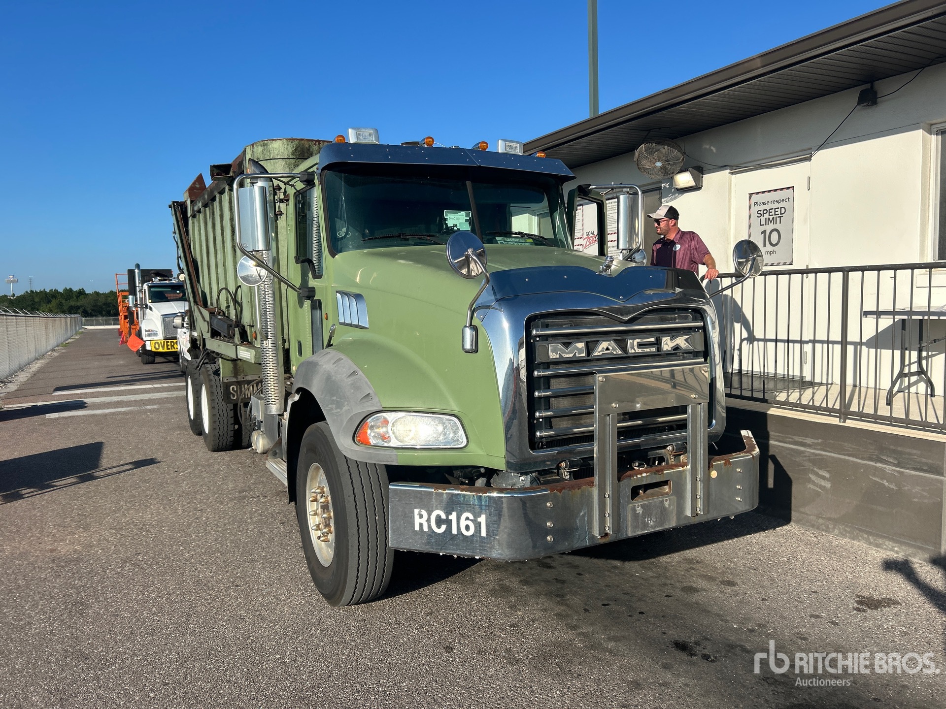 2016 Mack GU813