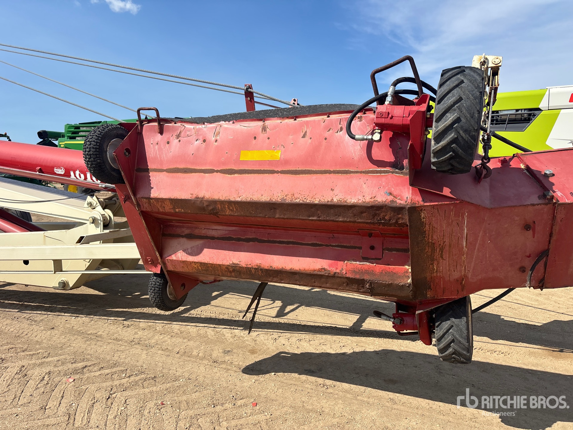 2006 Farm King Y16104
